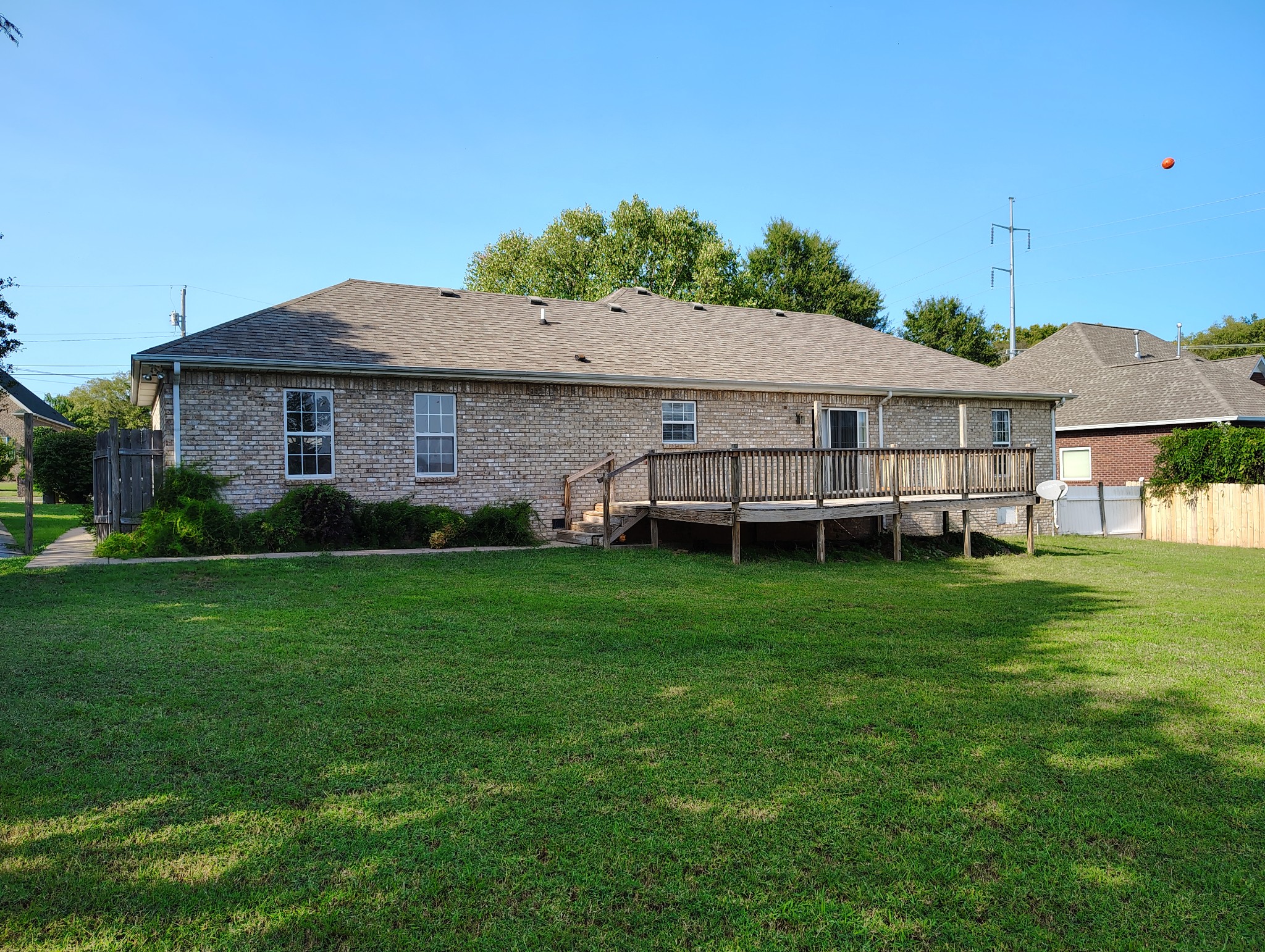 Listing photo id 2 for 3776 Honeylocust Drive