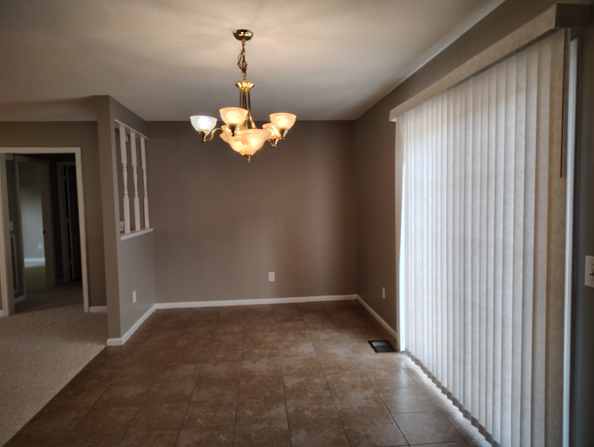Listing photo id 5 for 3776 Honeylocust Drive