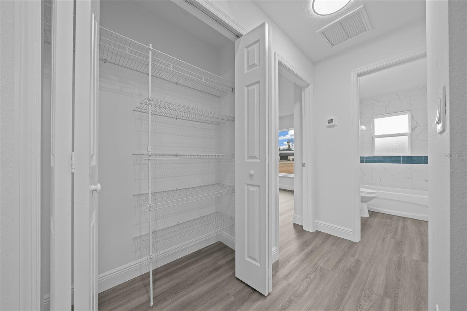 Image 27 of 39 For 7 Walnut Place