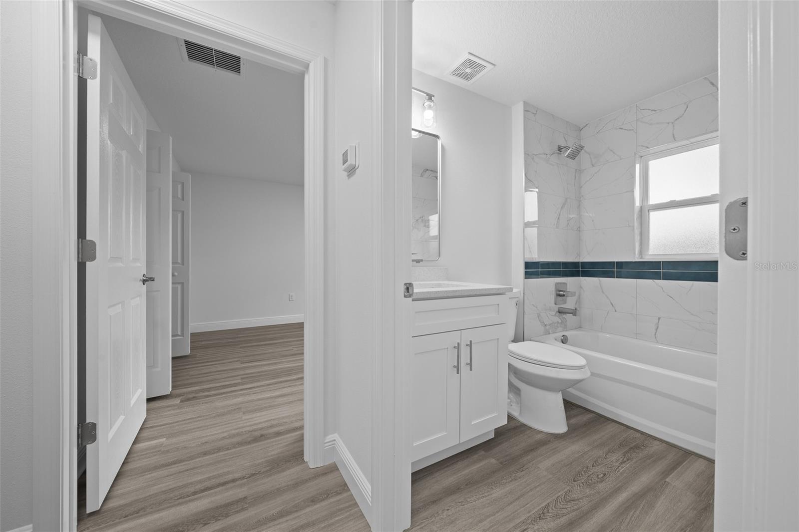 Image 28 of 39 For 7 Walnut Place