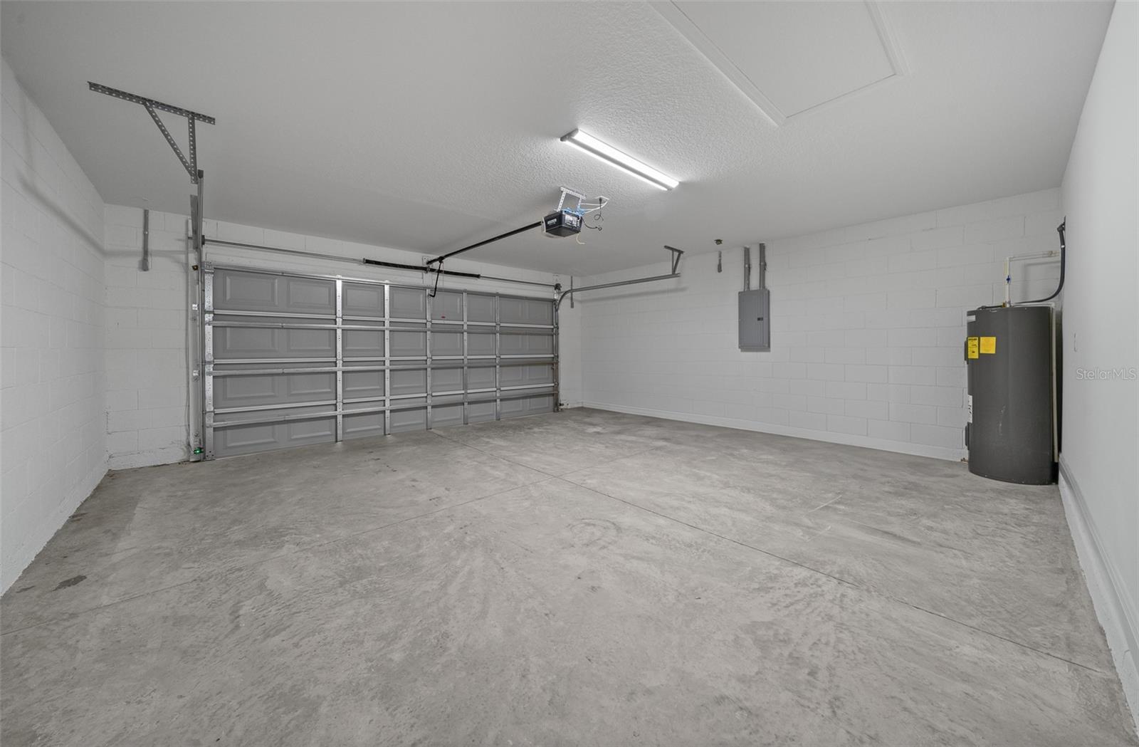 Image 37 of 39 For 7 Walnut Place