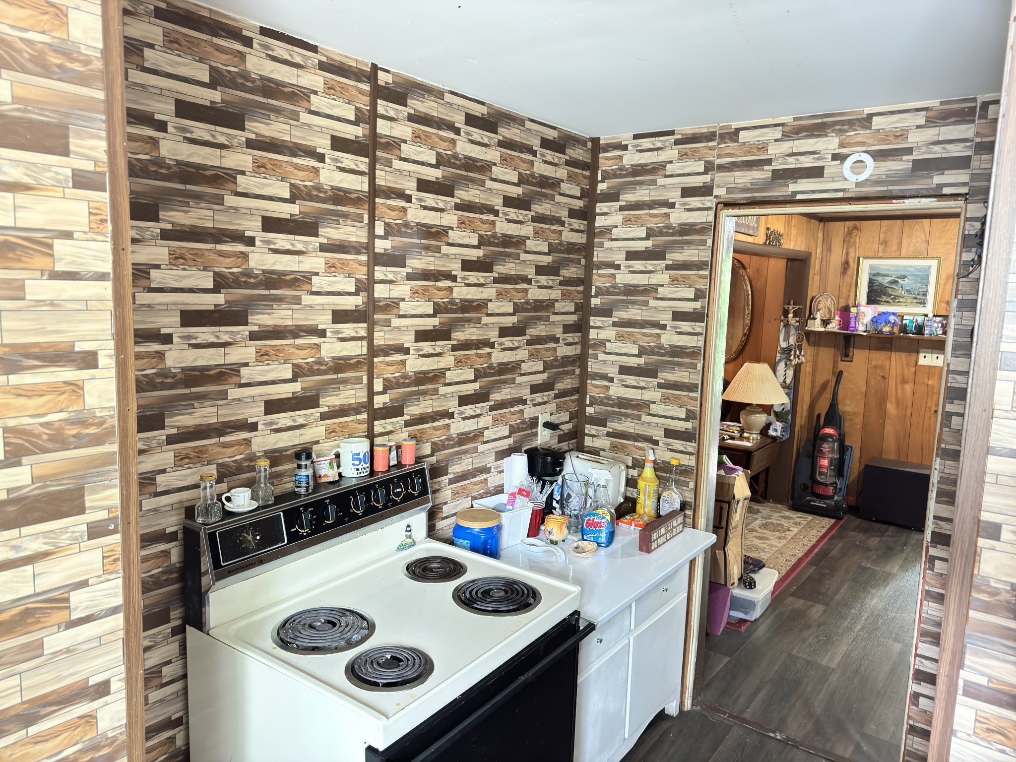 Image 9 of 39 For 7 Walnut Place