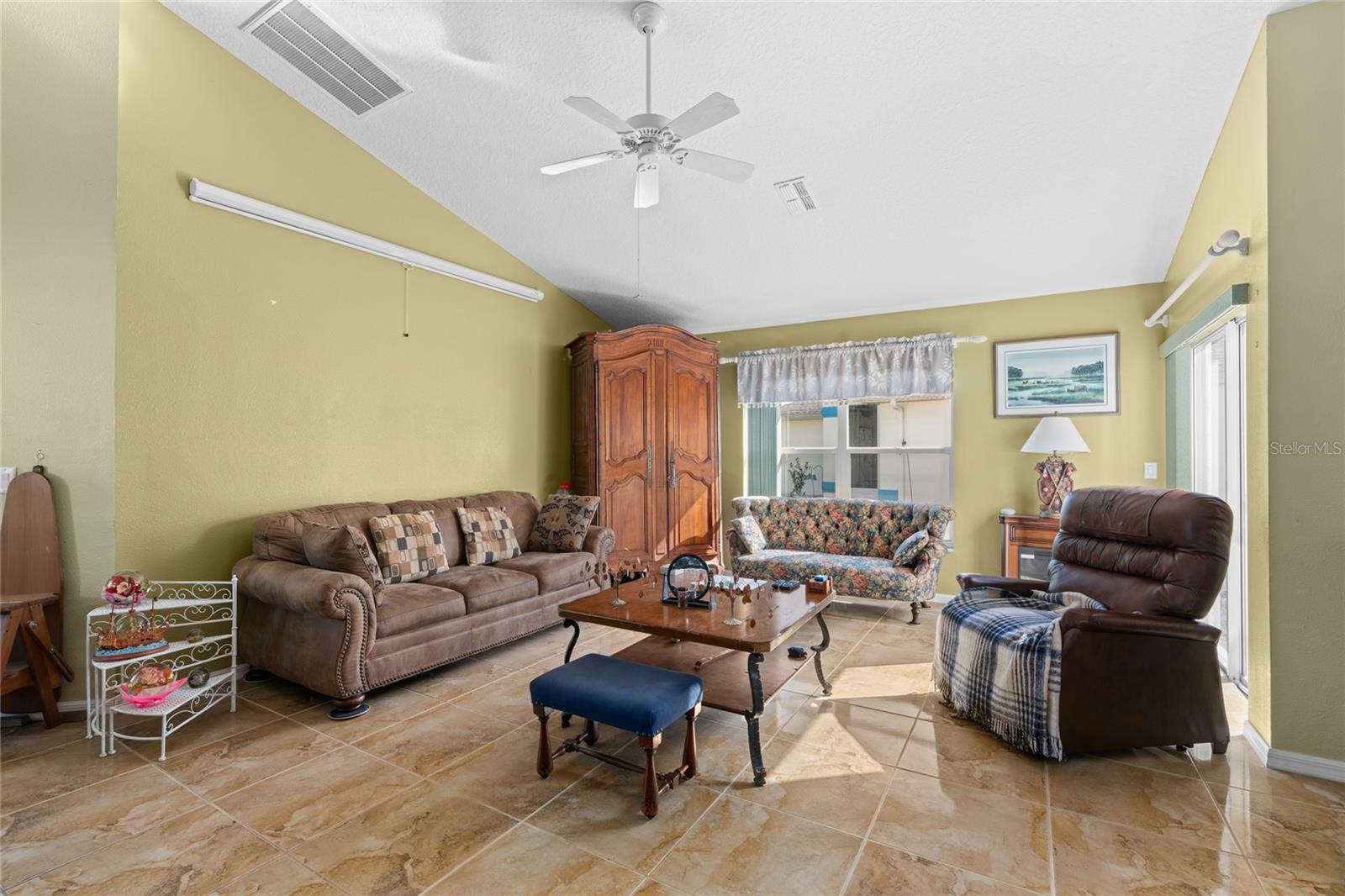 Listing photo id 3 for 10468 Drew Bryant Circle