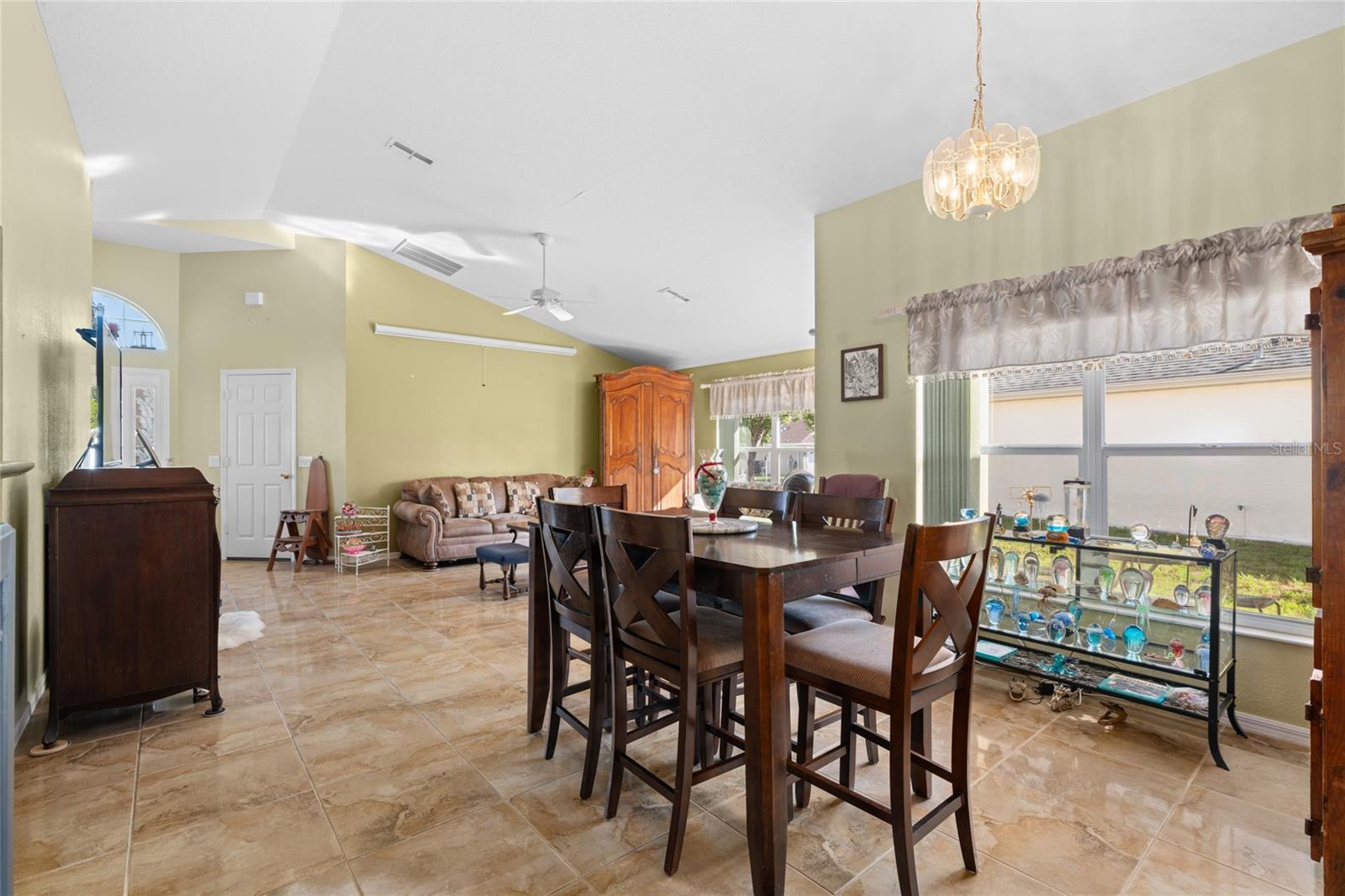 Listing photo id 5 for 10468 Drew Bryant Circle