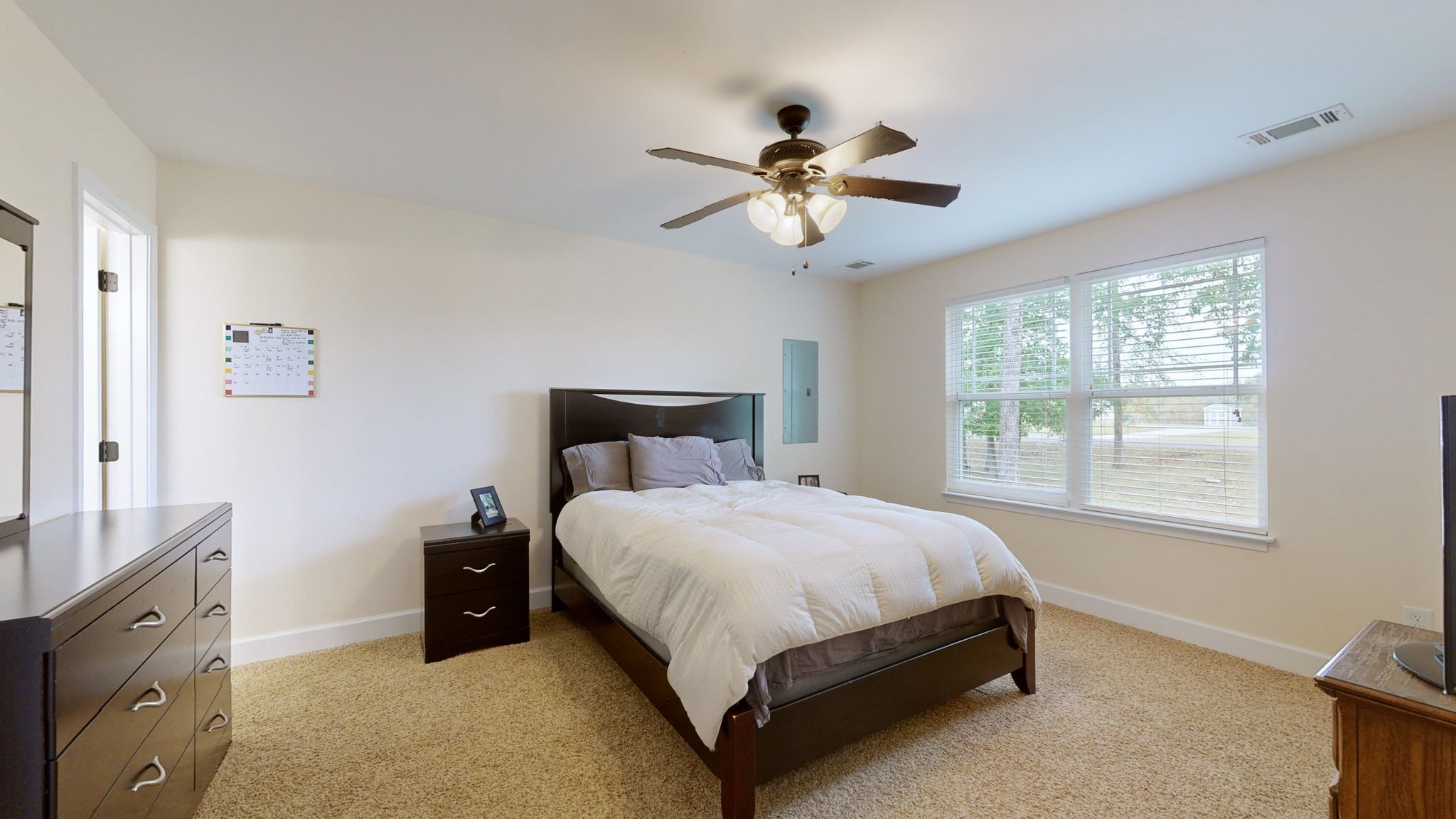 Listing photo id 10 for 2153 28th Lane