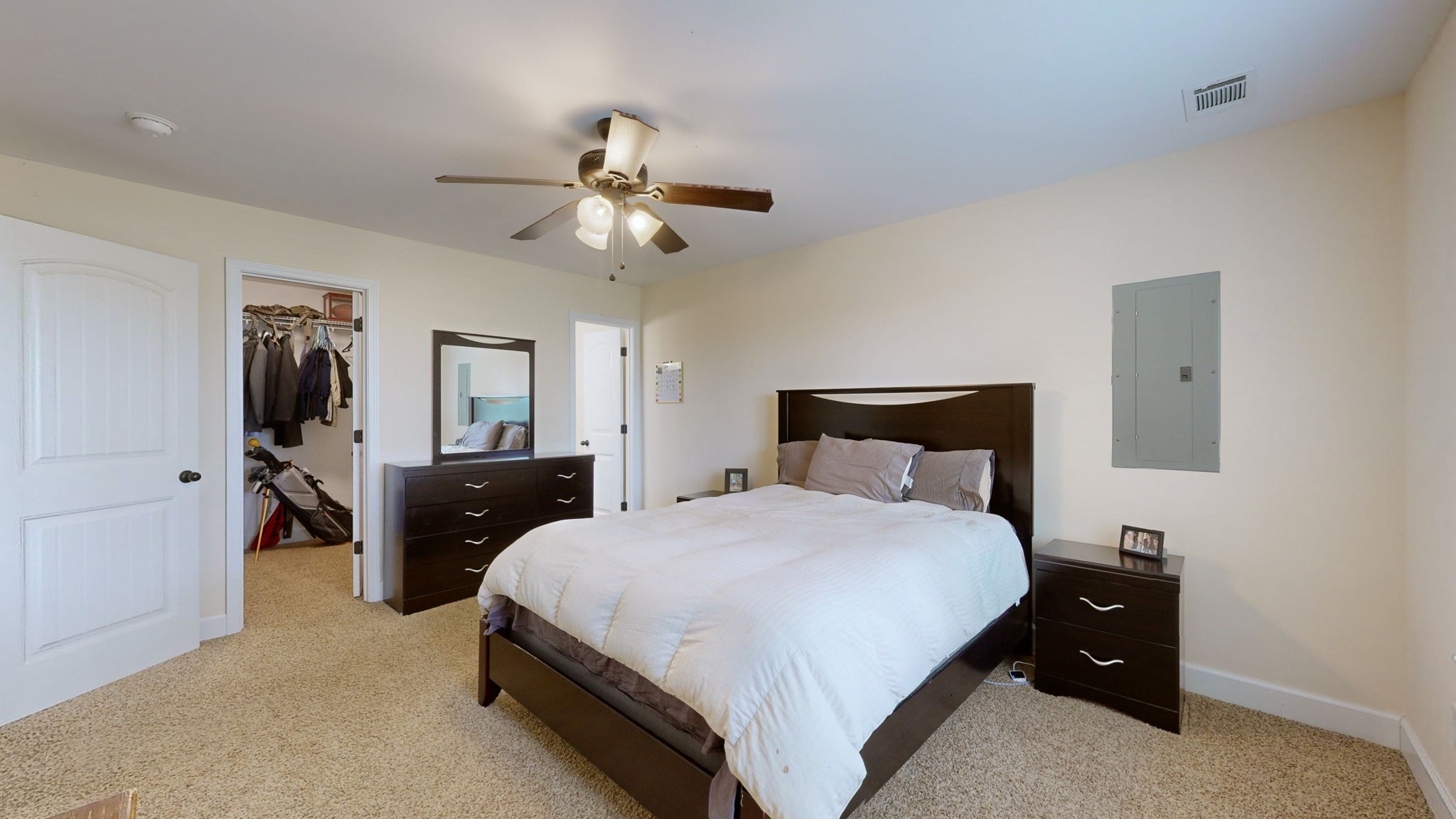 Listing photo id 11 for 2153 28th Lane
