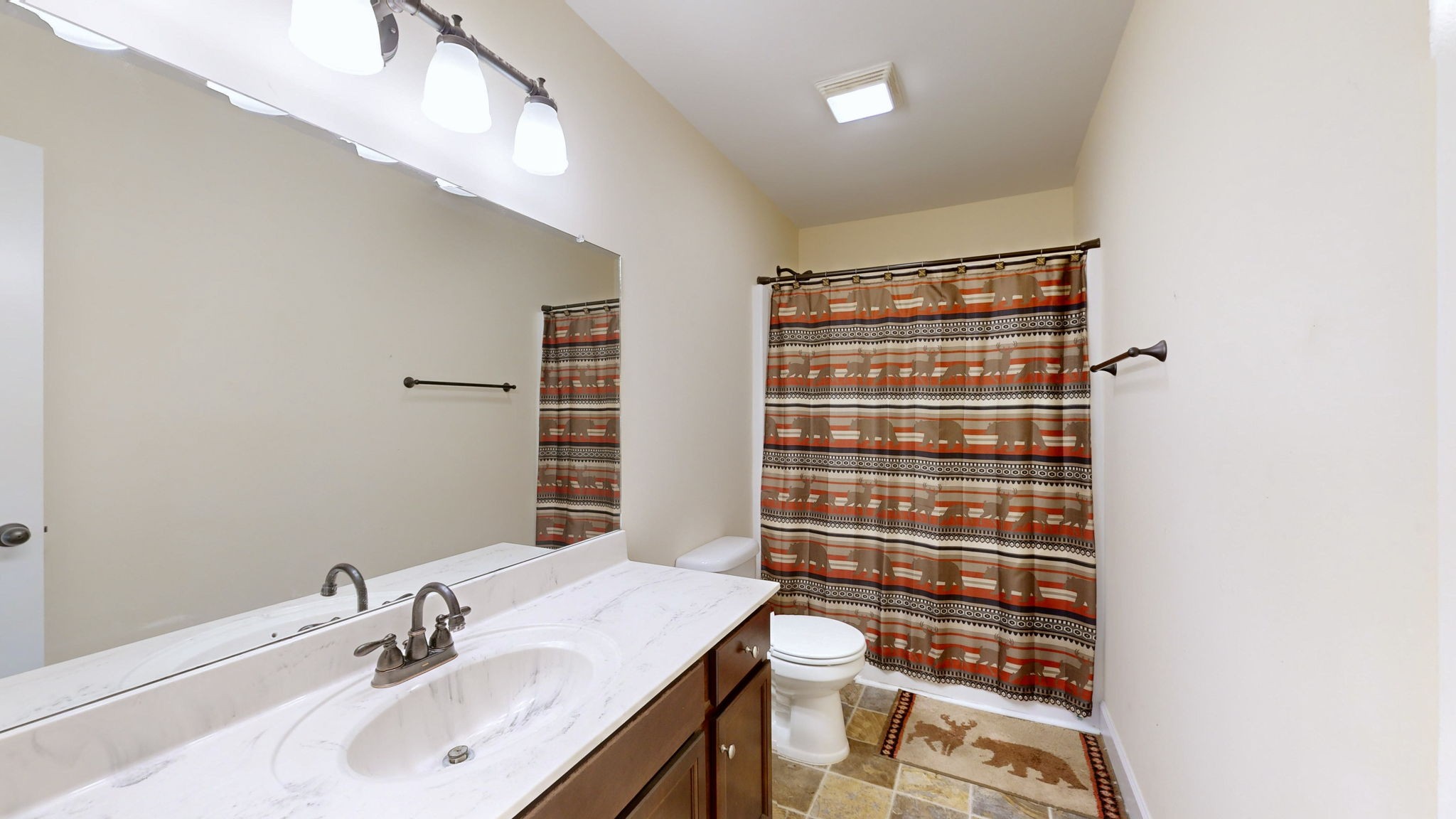 Listing photo id 13 for 2153 28th Lane