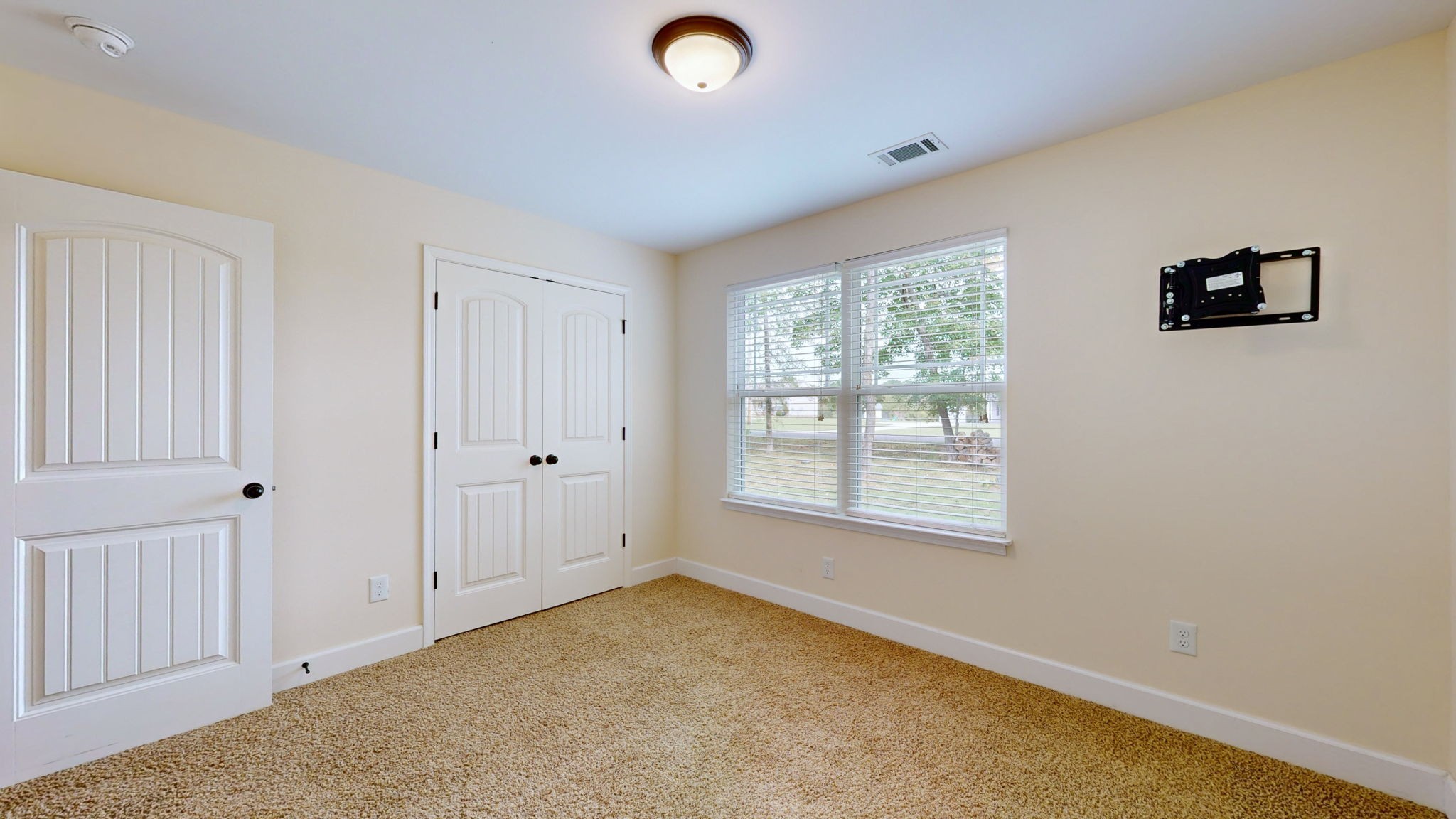 Listing photo id 15 for 2153 28th Lane
