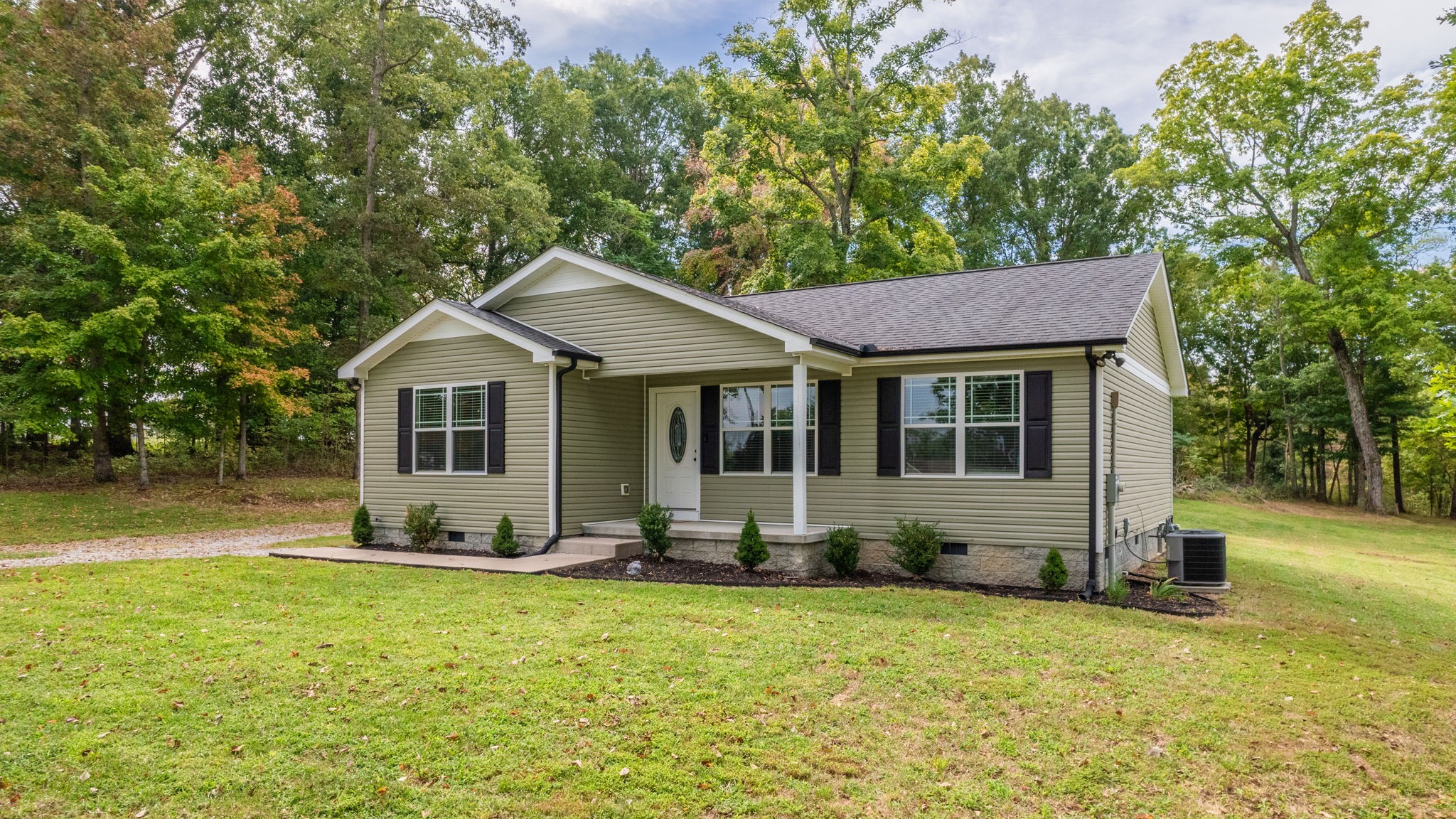 Listing photo id 0 for 2153 28th Lane