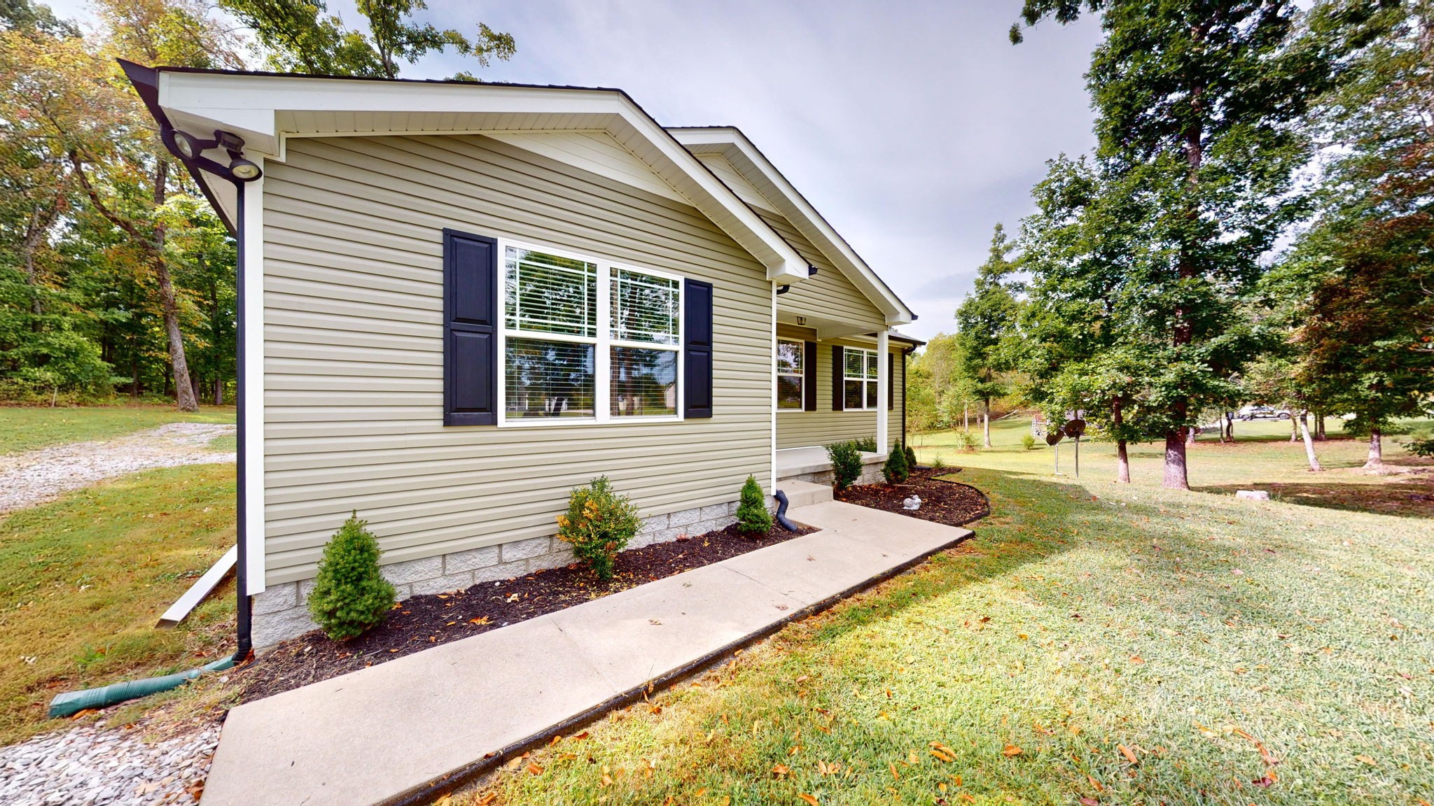 Listing photo id 1 for 2153 28th Lane