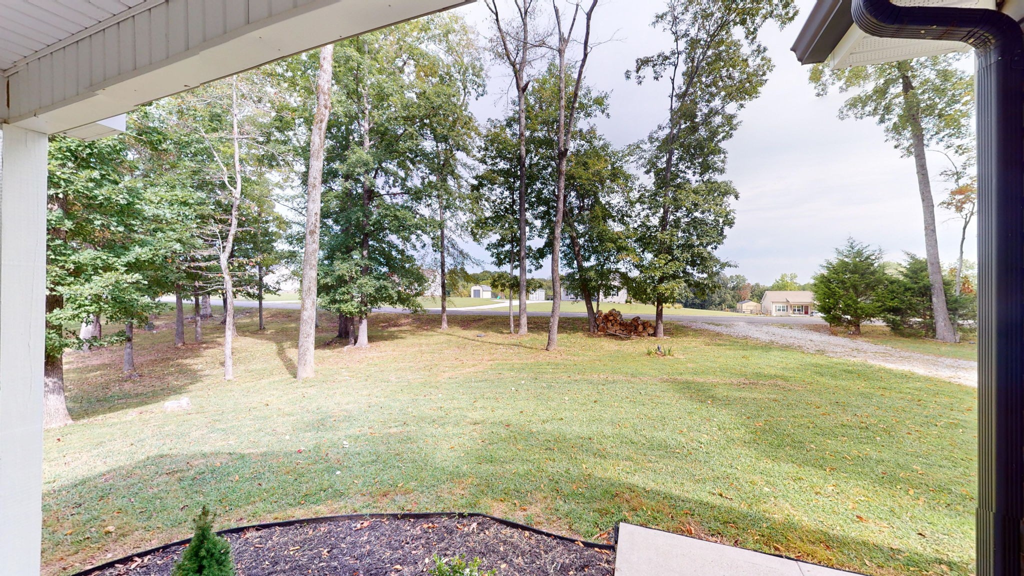 Listing photo id 2 for 2153 28th Lane