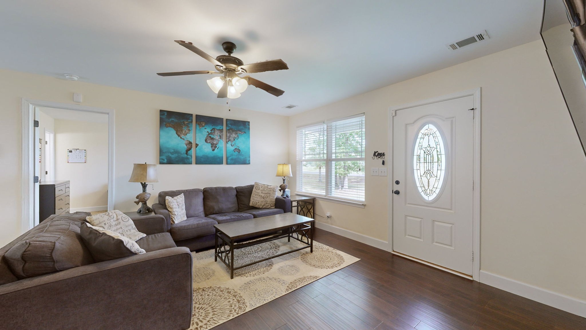 Listing photo id 4 for 2153 28th Lane