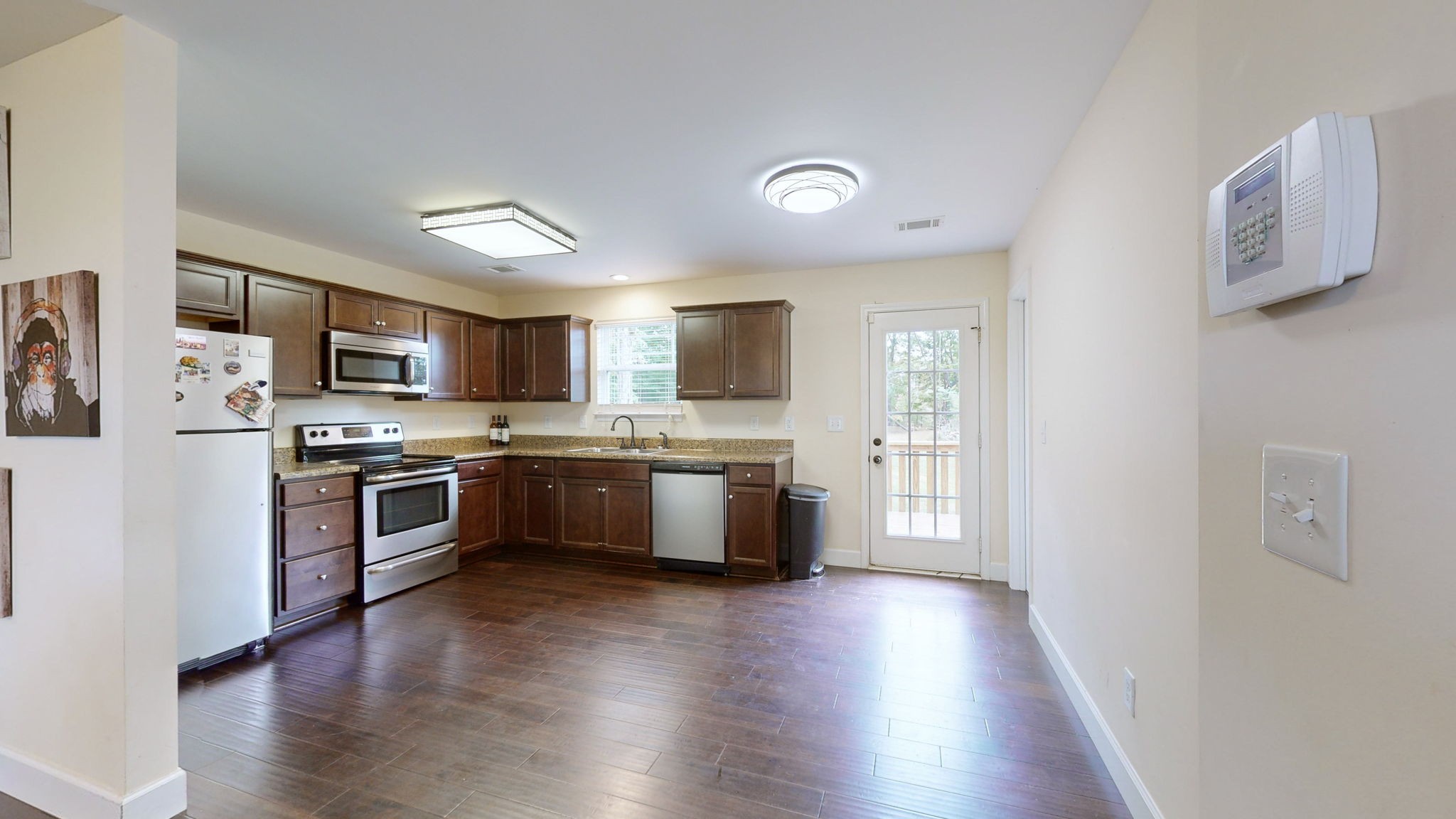 Listing photo id 6 for 2153 28th Lane