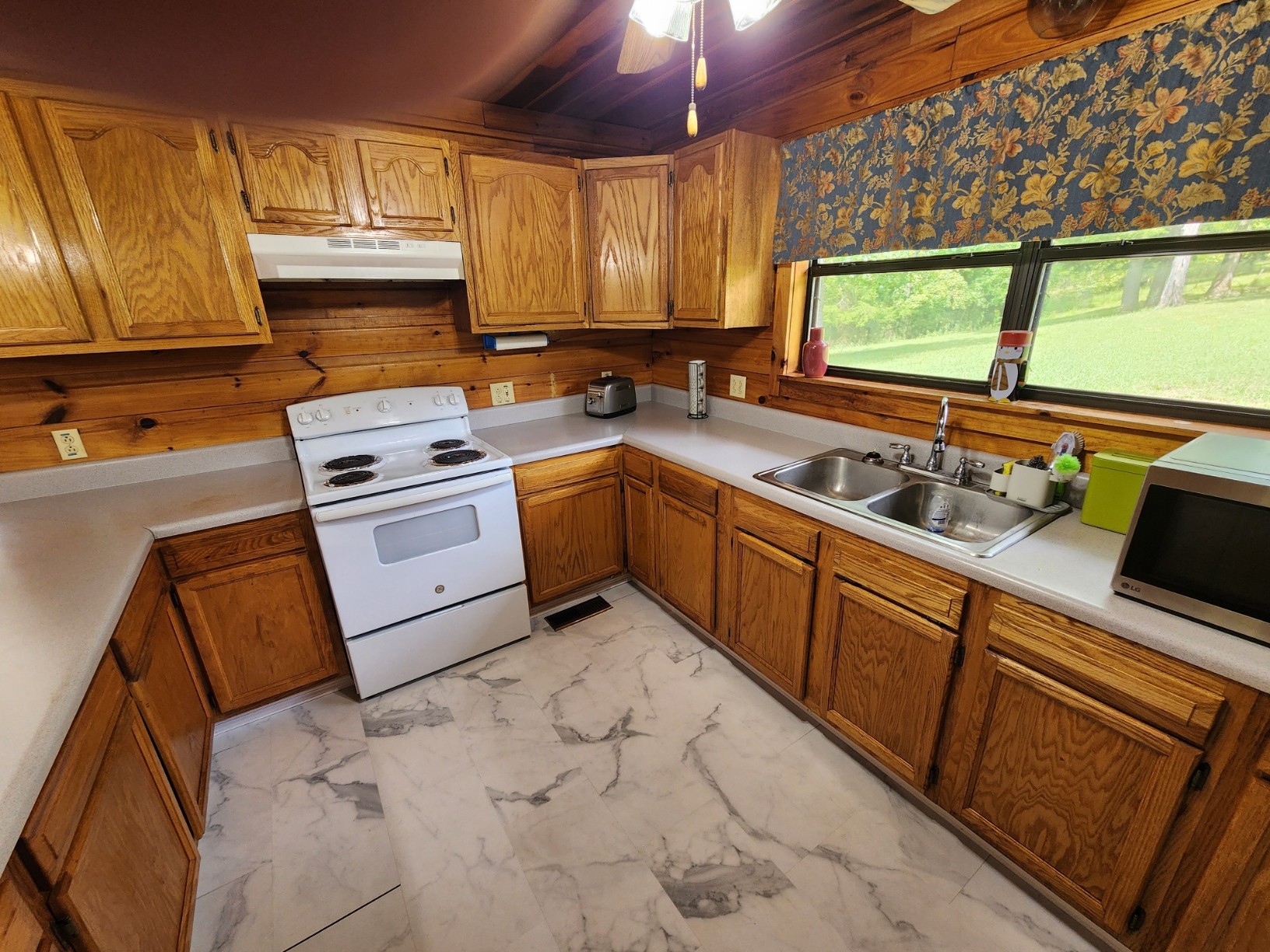 Image 17 of 40 For 5390 86th Lane