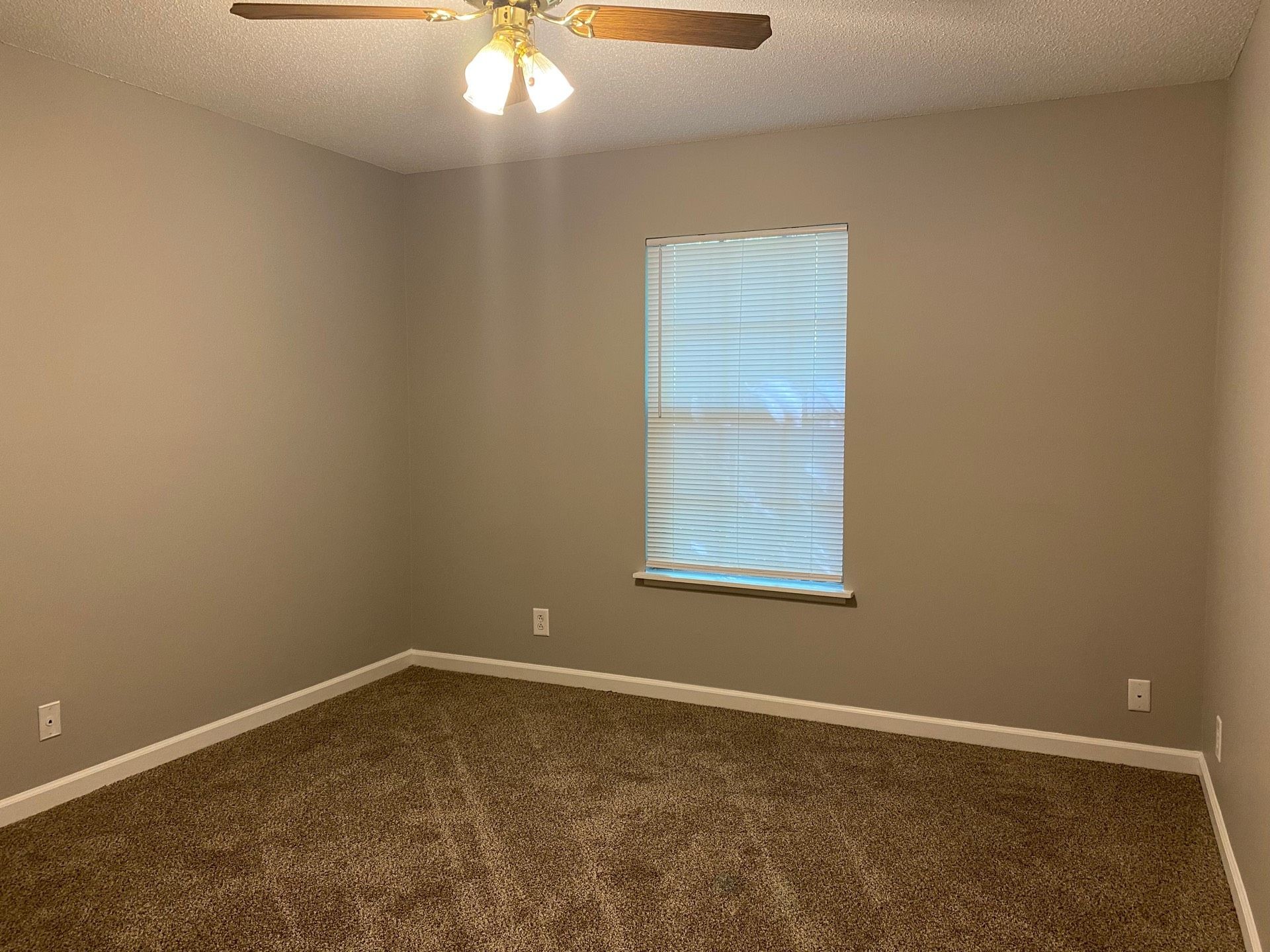Image 10 of 30 For 2296 Sheehan Street