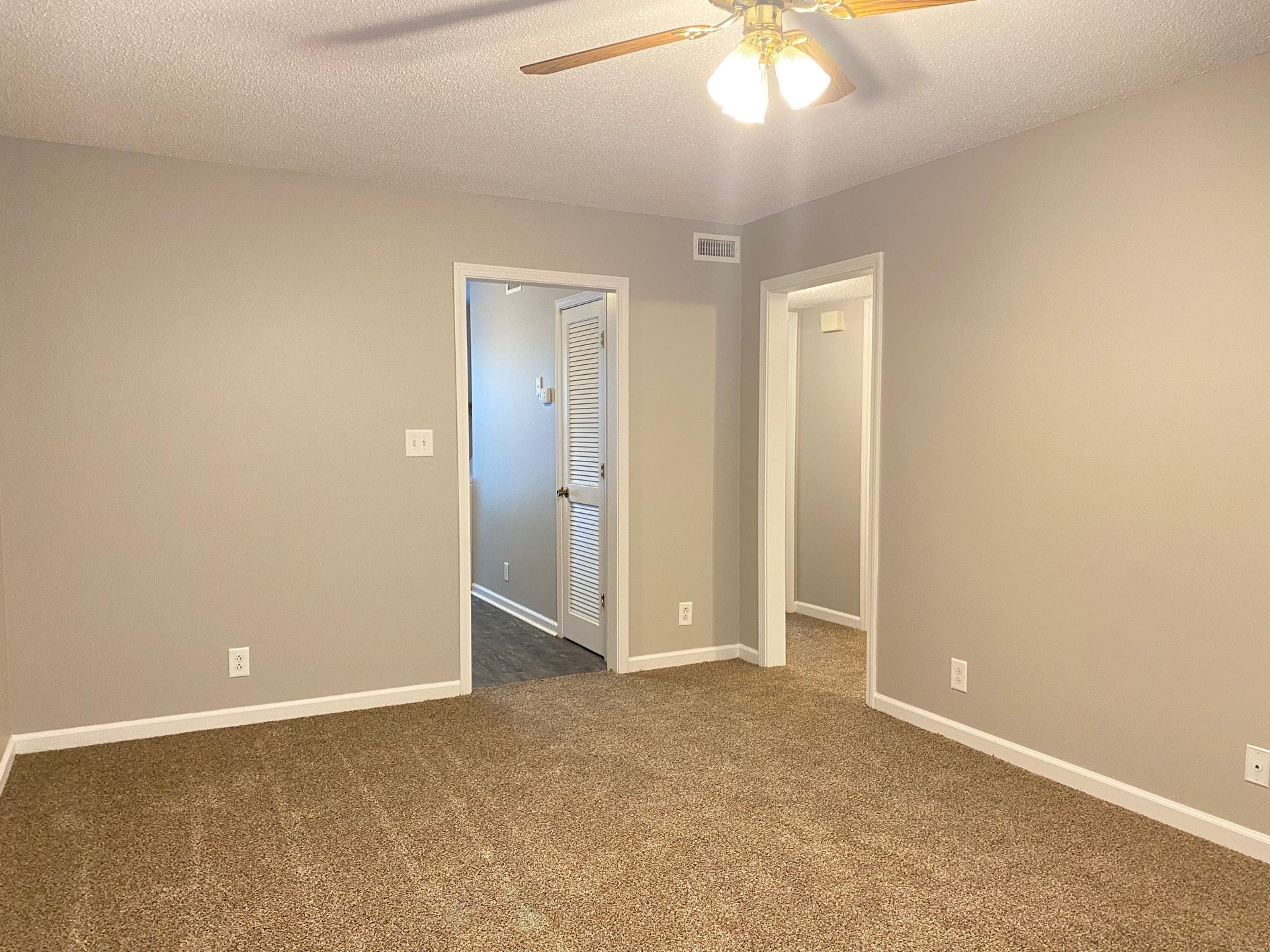 Image 4 of 30 For 2296 Sheehan Street