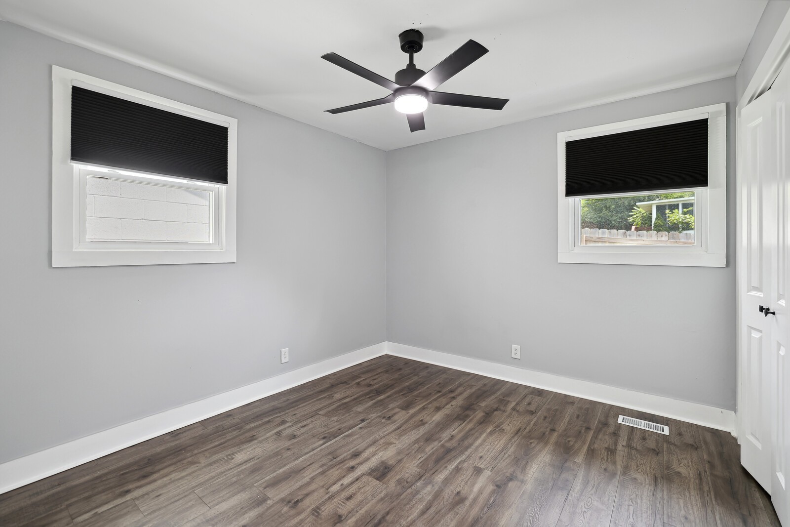 Image 15 of 27 For 4943 81st Street
