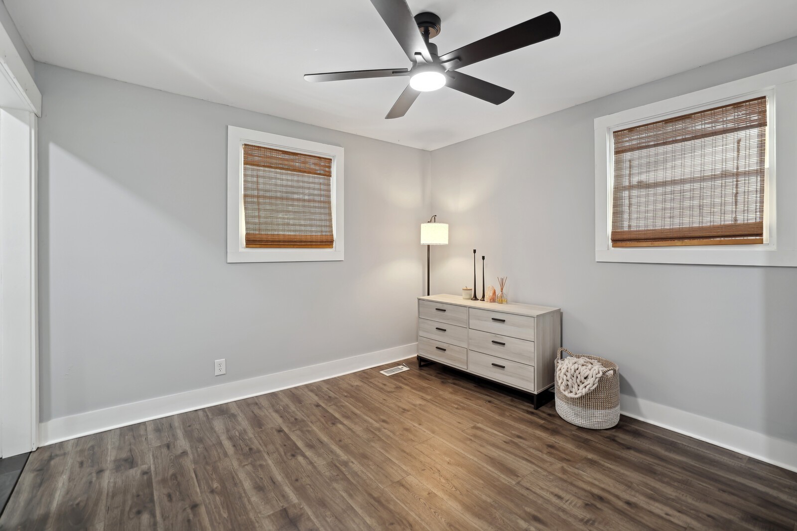 Image 16 of 27 For 4943 81st Street