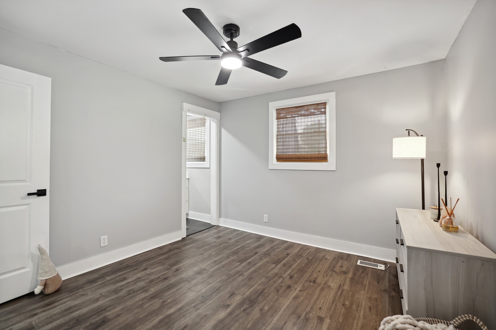 Image 18 of 27 For 4943 81st Street
