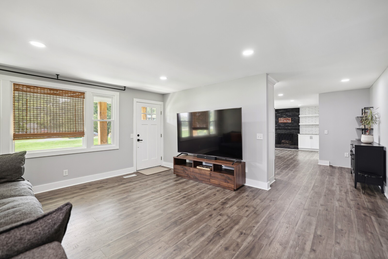 Image 7 of 27 For 4943 81st Street