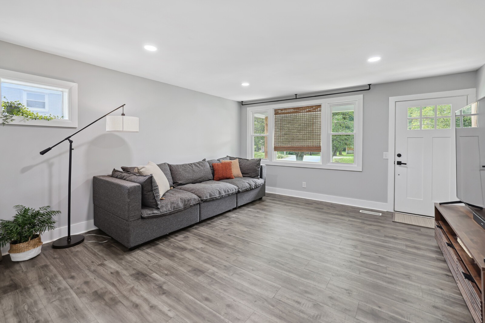 Image 9 of 27 For 4943 81st Street