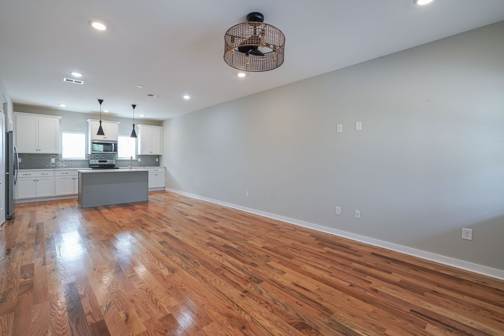Image 18 of 28 For 99 Dakota Court