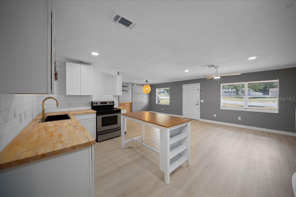 Image 12 of 42 For 219 Marion Oaks Lane
