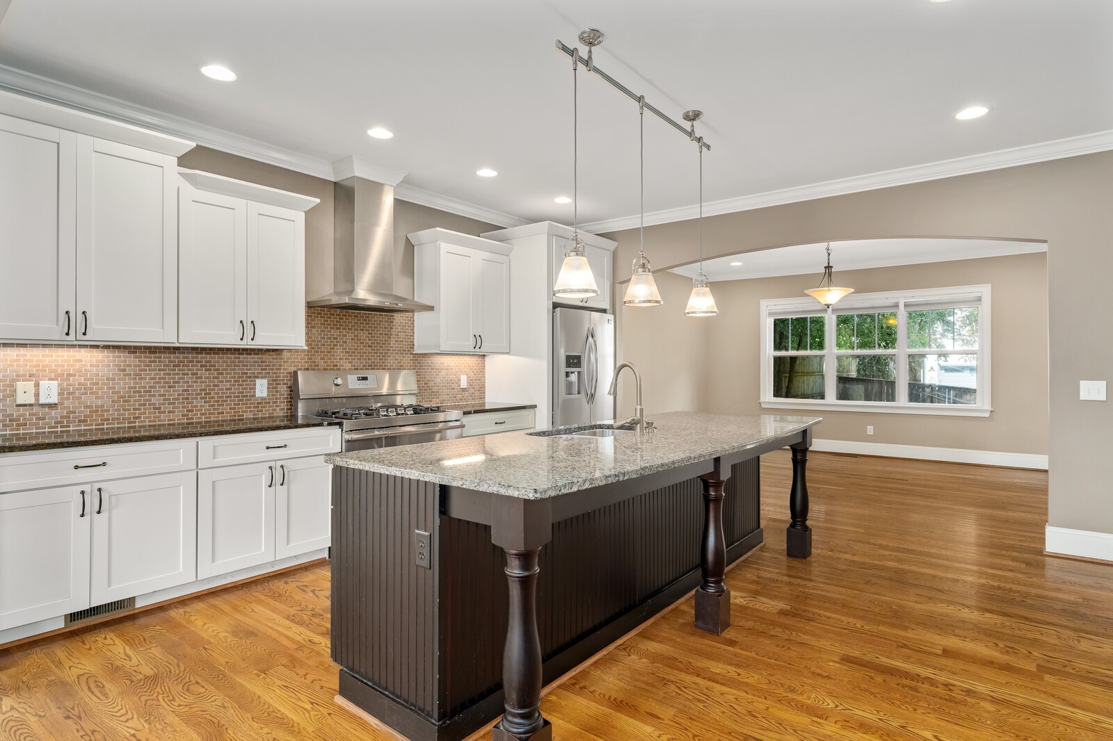 Listing photo id 12 for 11758 Memorial Drive