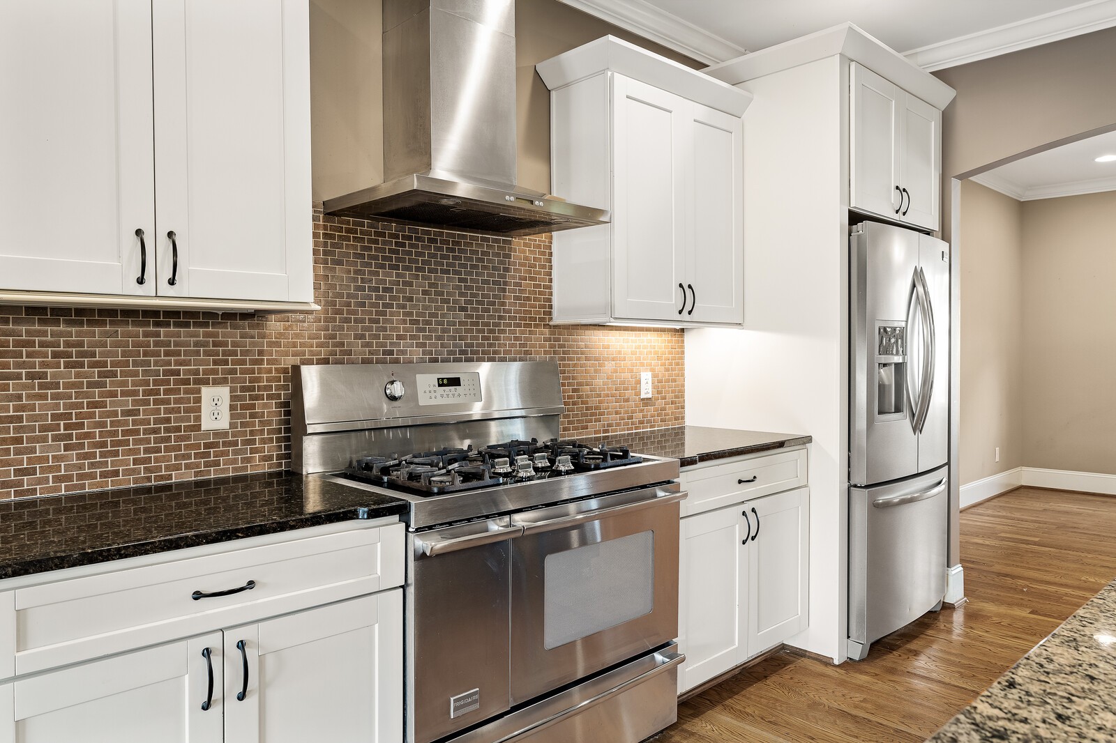 Listing photo id 13 for 11758 Memorial Drive