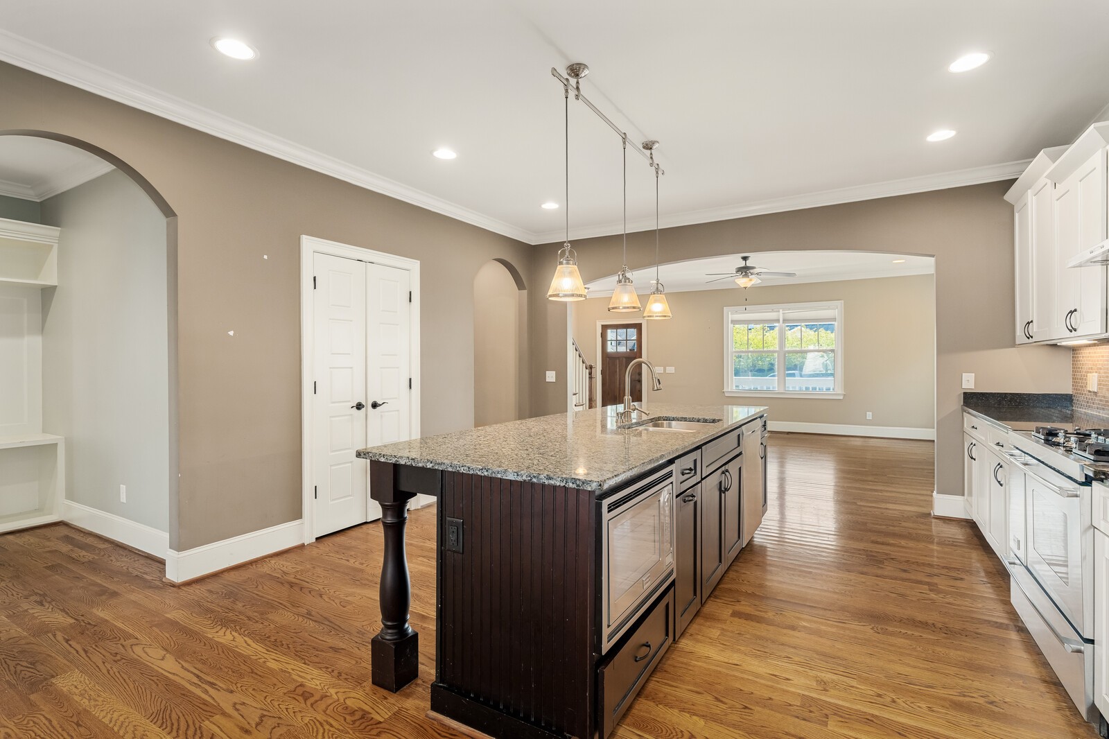 Listing photo id 14 for 11758 Memorial Drive
