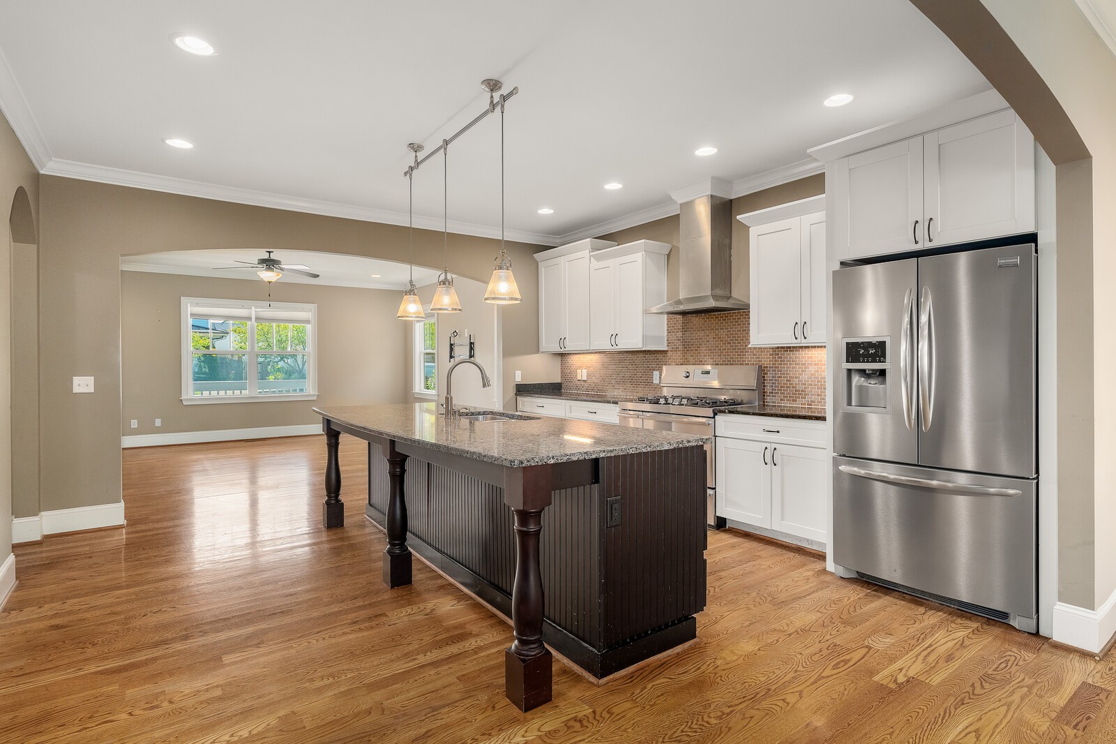 Listing photo id 15 for 11758 Memorial Drive