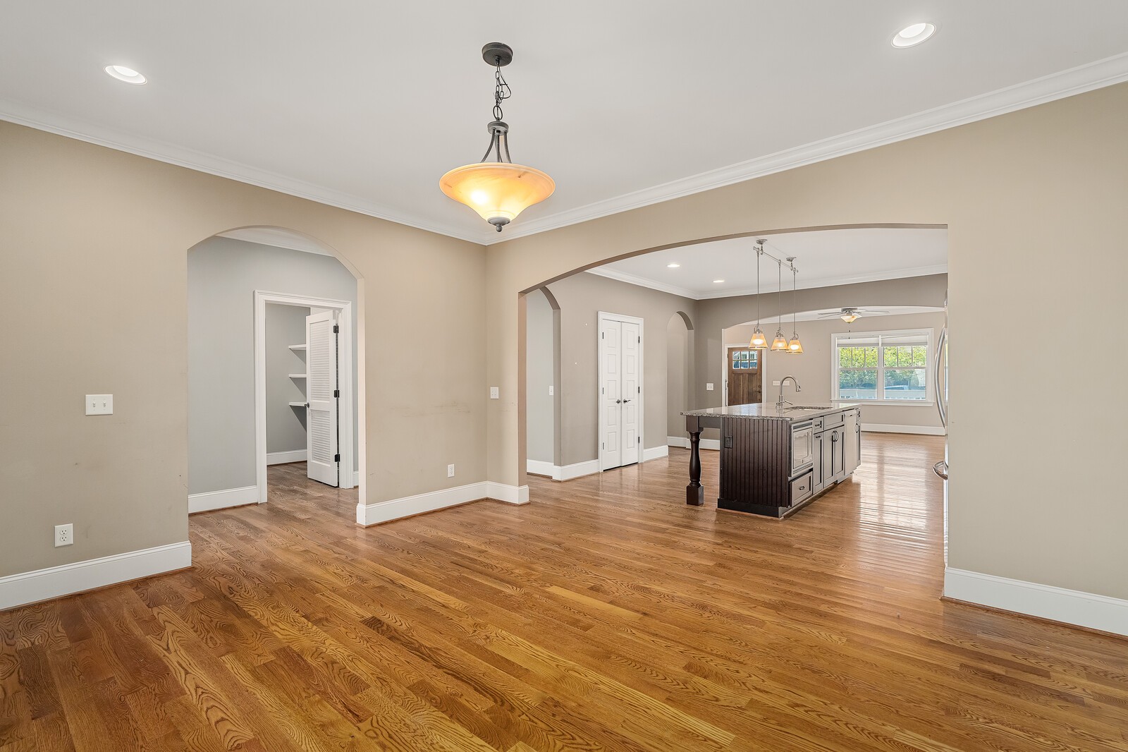 Listing photo id 16 for 11758 Memorial Drive