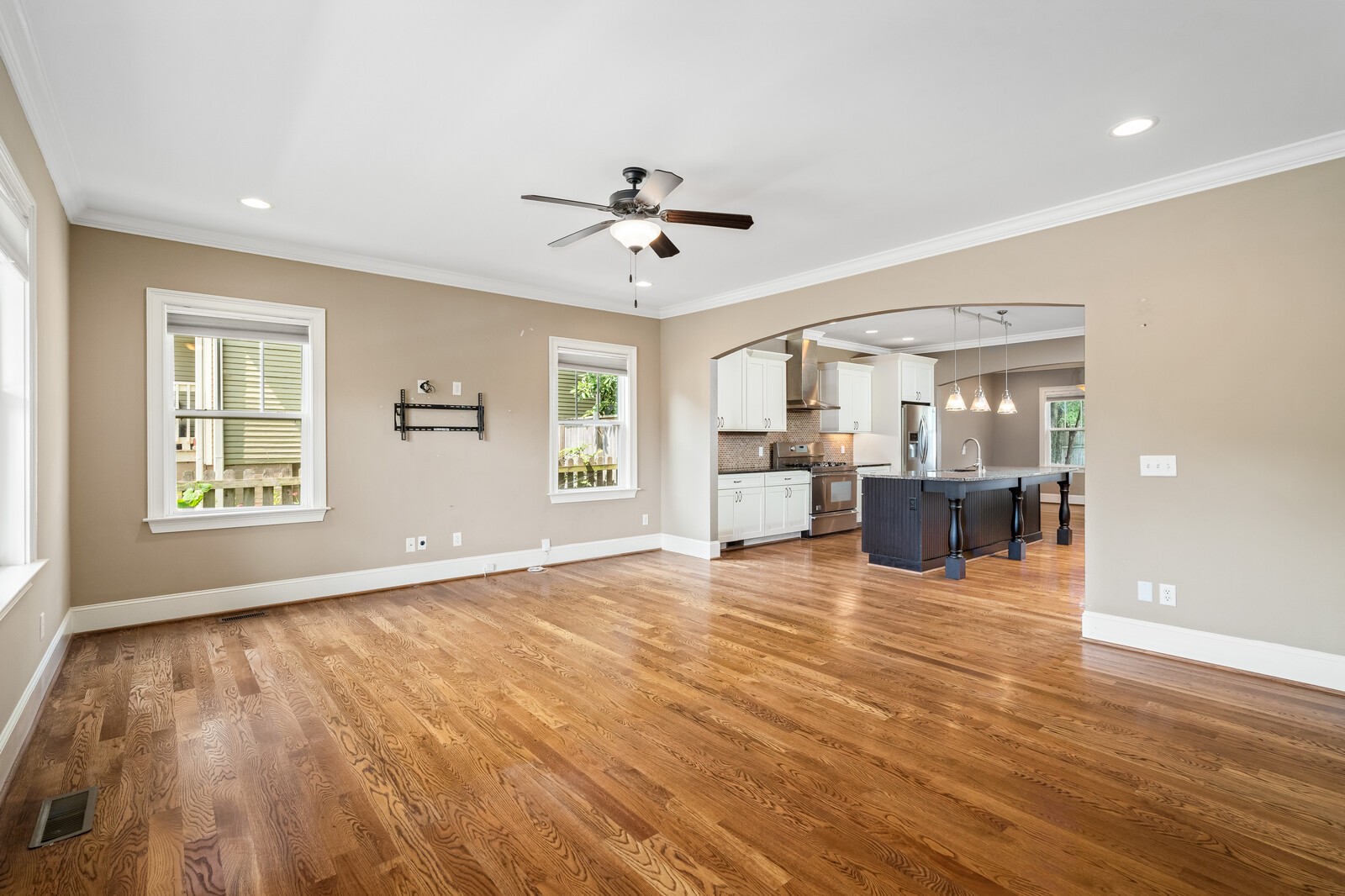 Listing photo id 6 for 11758 Memorial Drive