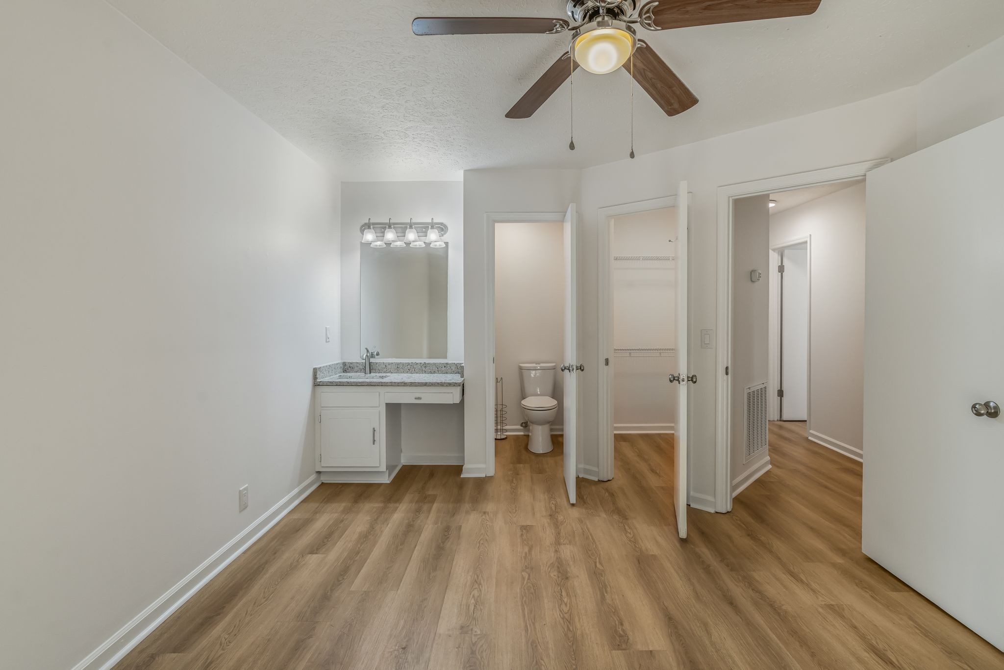 Listing photo id 12 for 11766 Memorial Drive