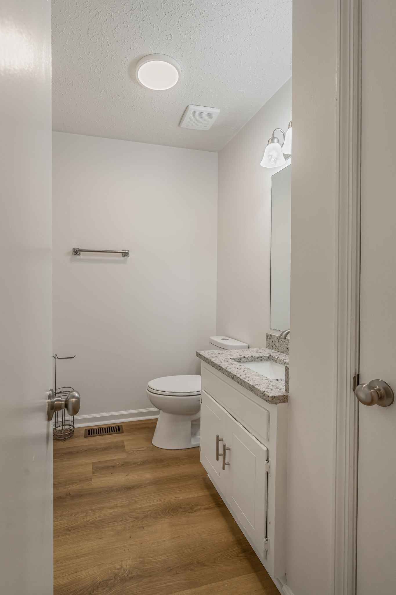 Listing photo id 19 for 11766 Memorial Drive