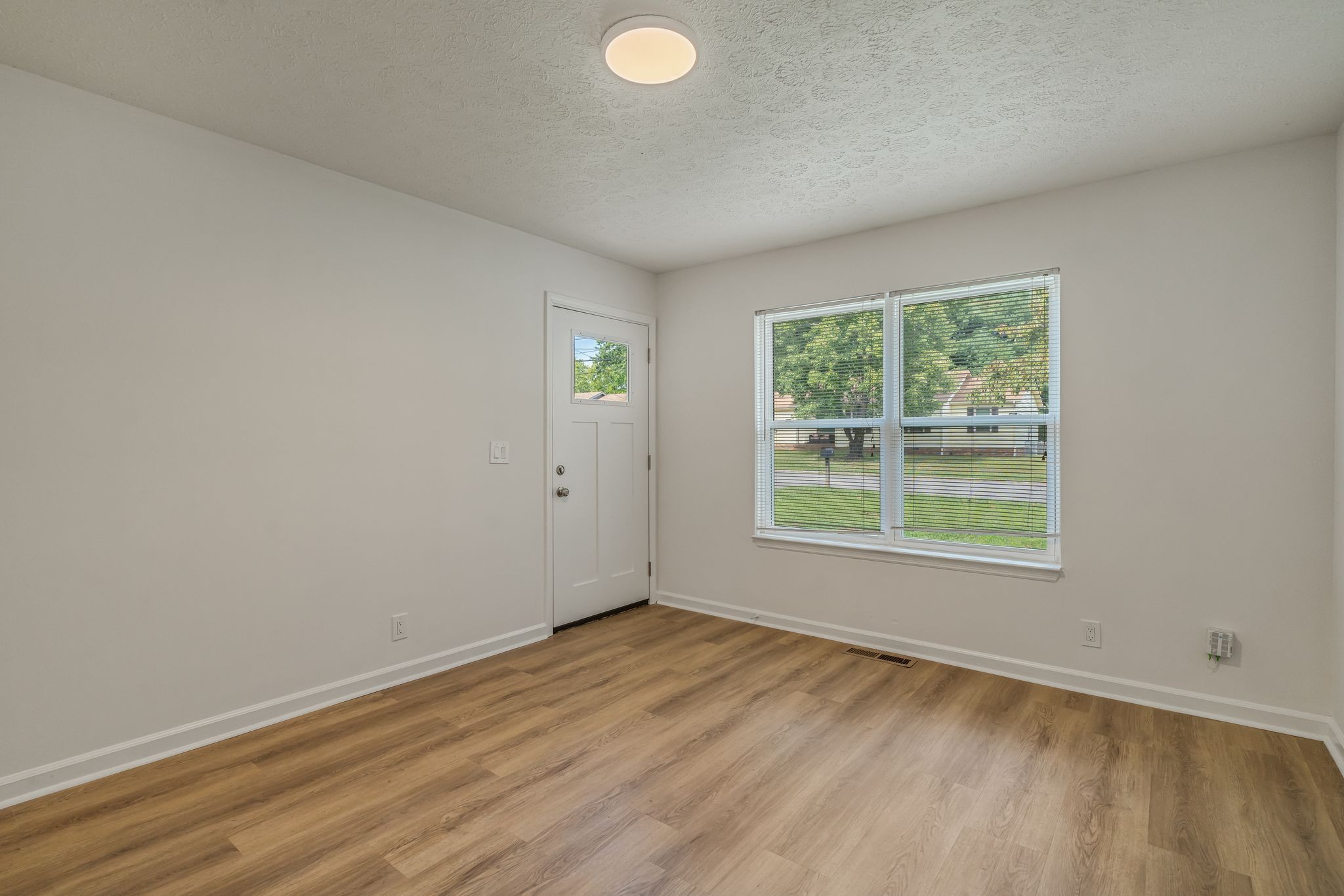 Listing photo id 4 for 11766 Memorial Drive