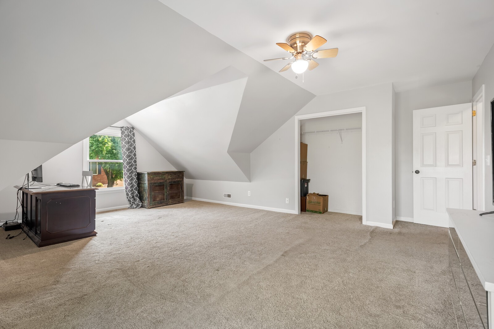 Image 41 of 66 For 4305 20th Avenue