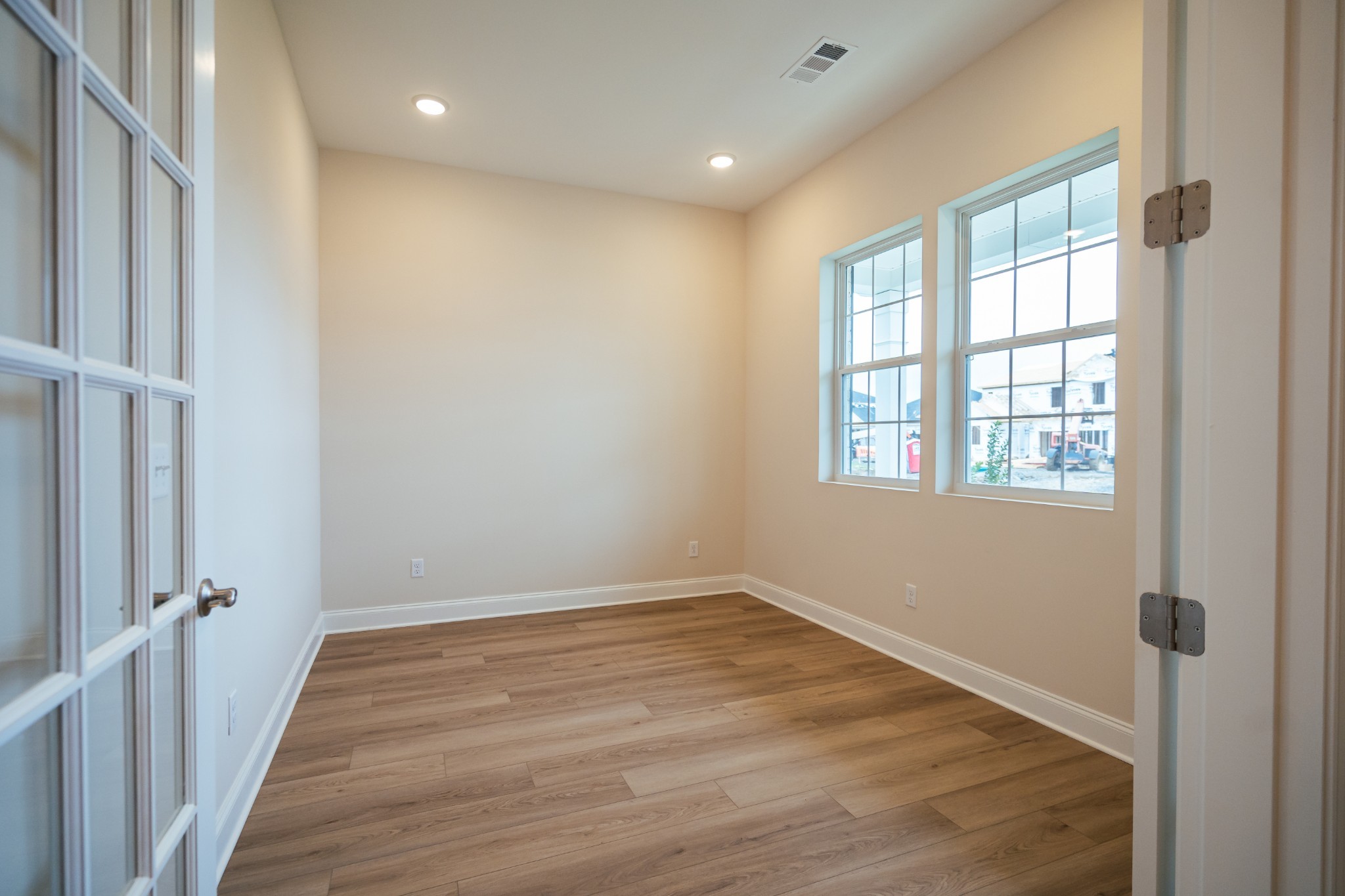 Image 15 of 40 For 3706 Honeylocust Drive