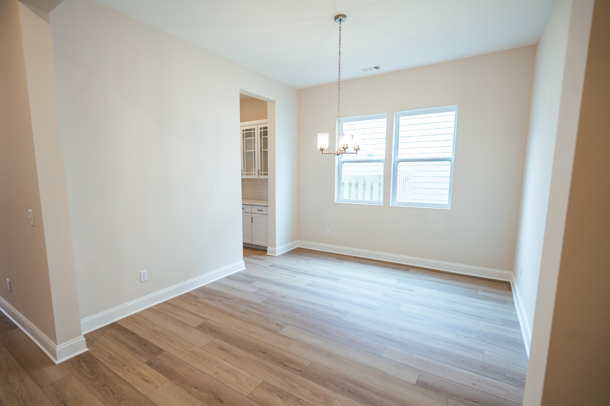 Image 18 of 40 For 3706 Honeylocust Drive