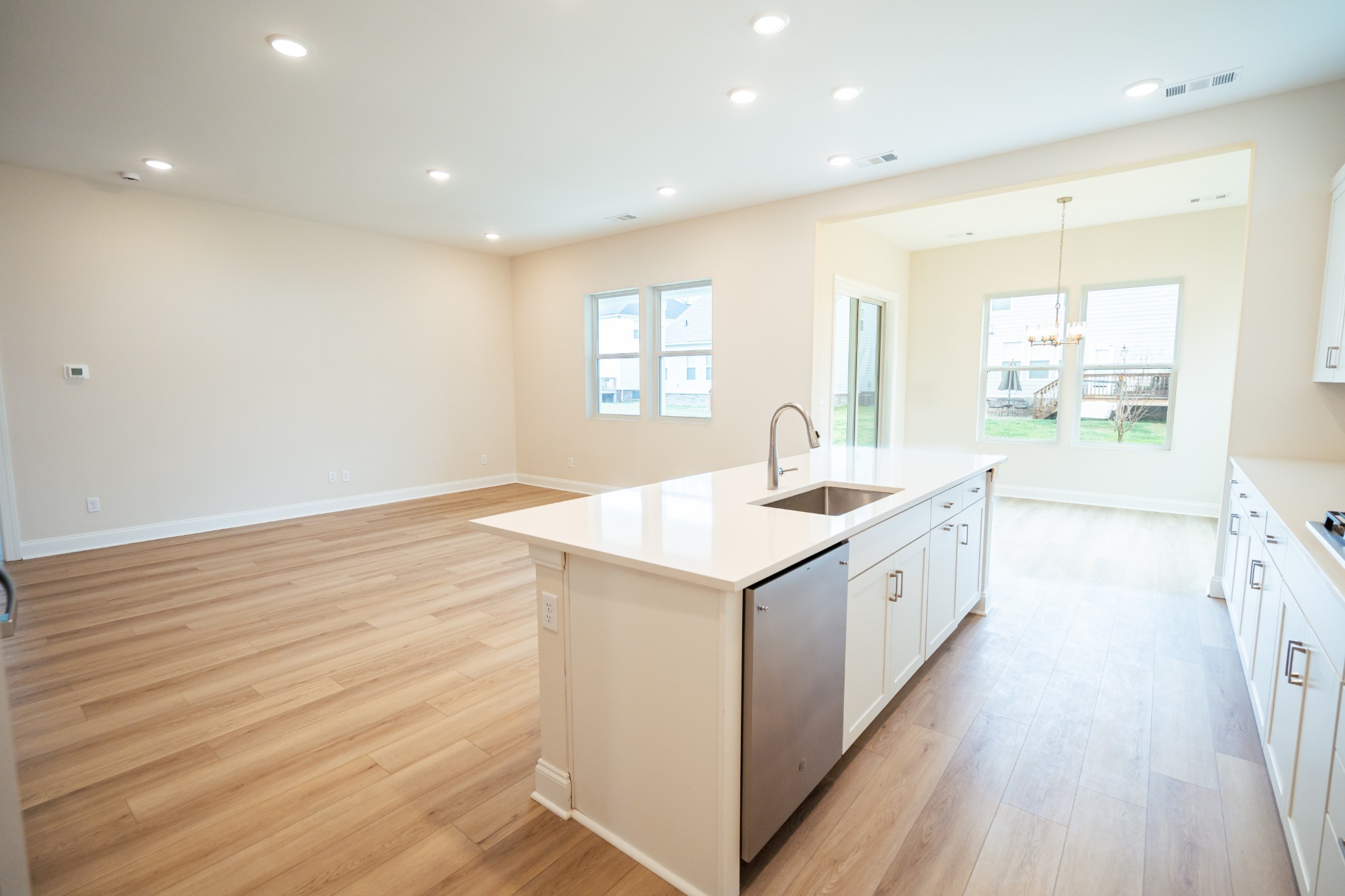 Image 20 of 40 For 3706 Honeylocust Drive