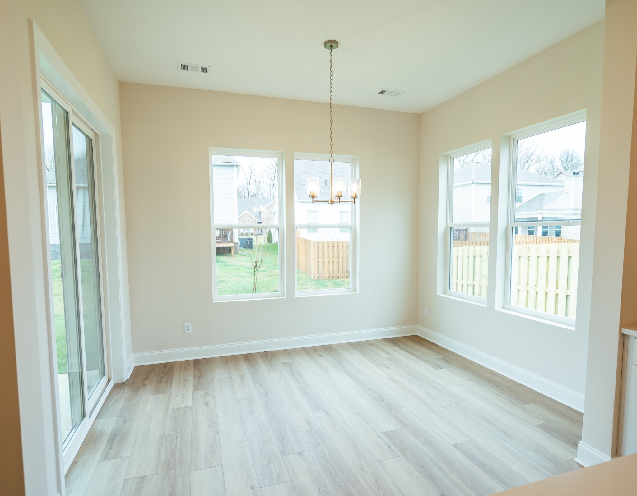 Image 22 of 40 For 3706 Honeylocust Drive