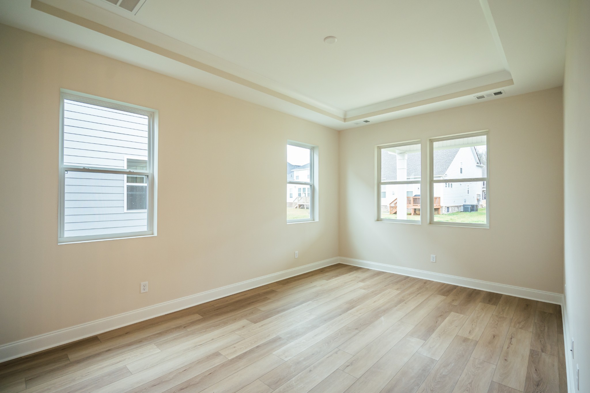 Image 25 of 40 For 3706 Honeylocust Drive