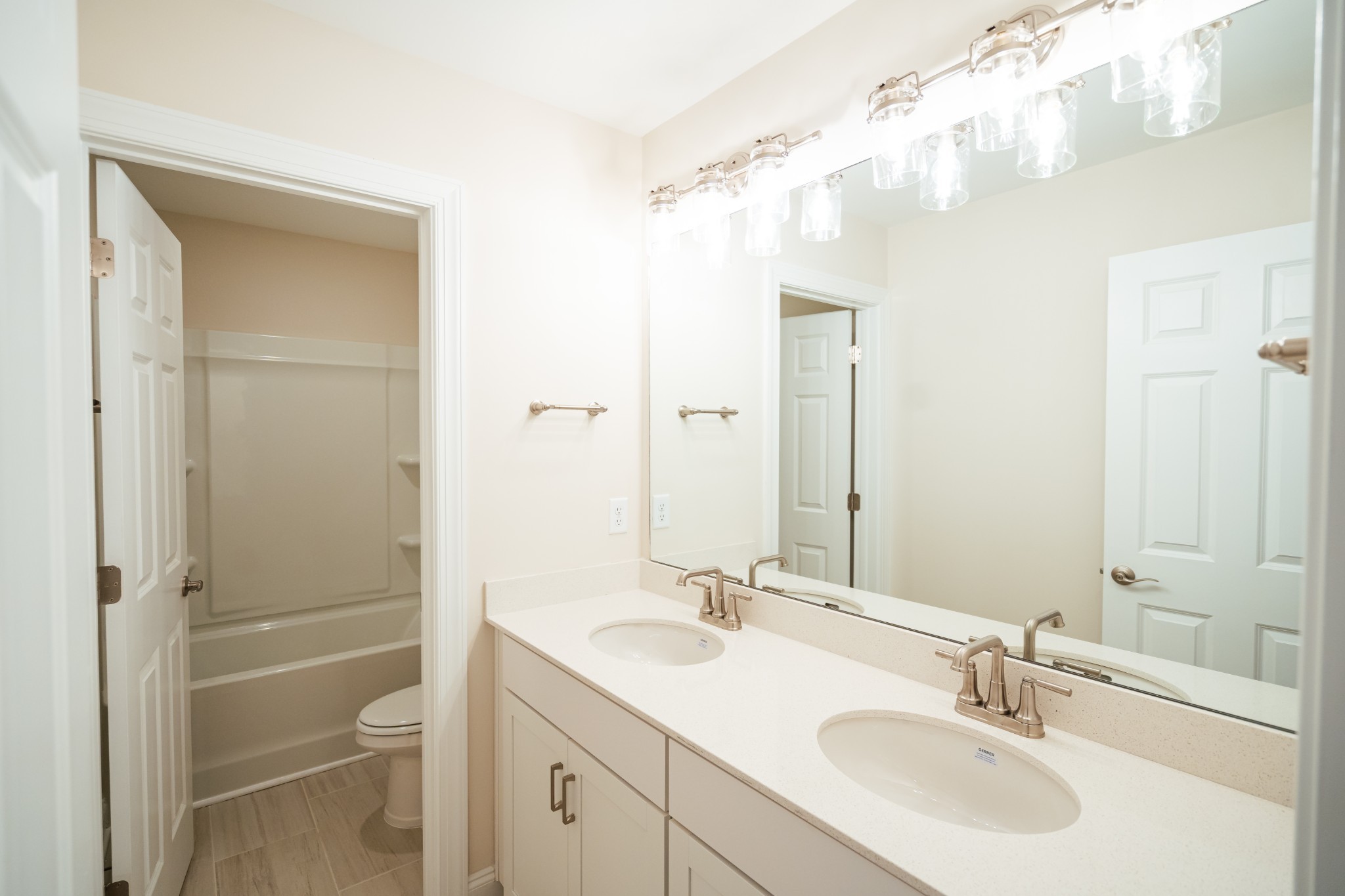 Image 32 of 40 For 3706 Honeylocust Drive