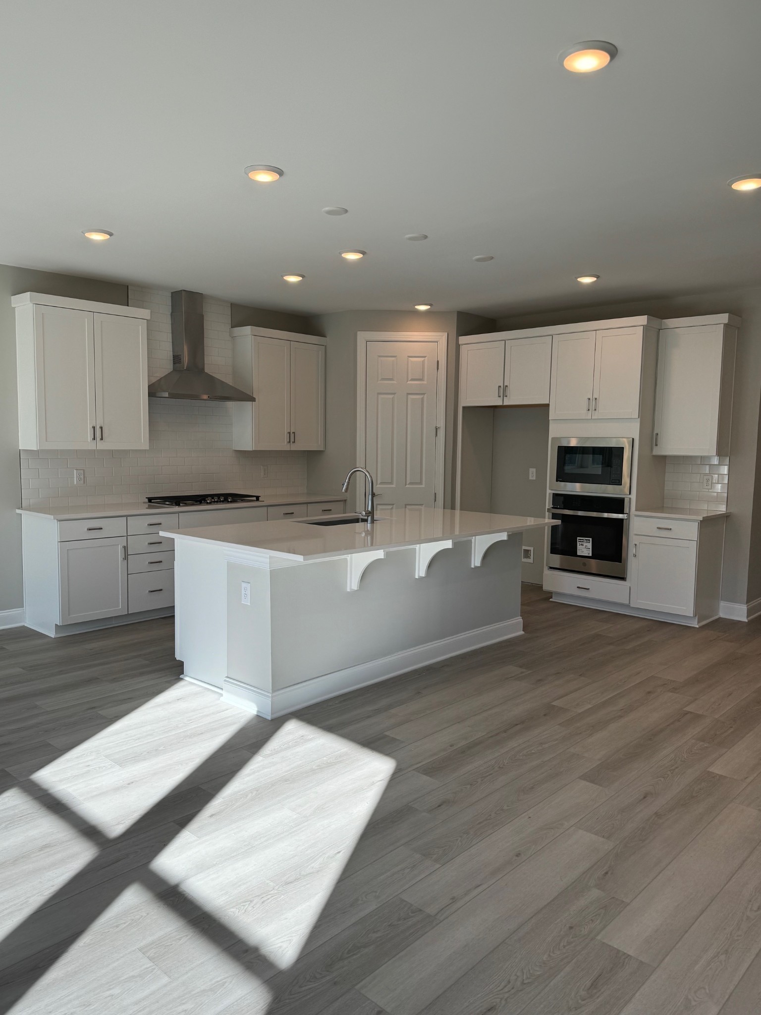 Image 2 of 16 For 4000 6th Avenue