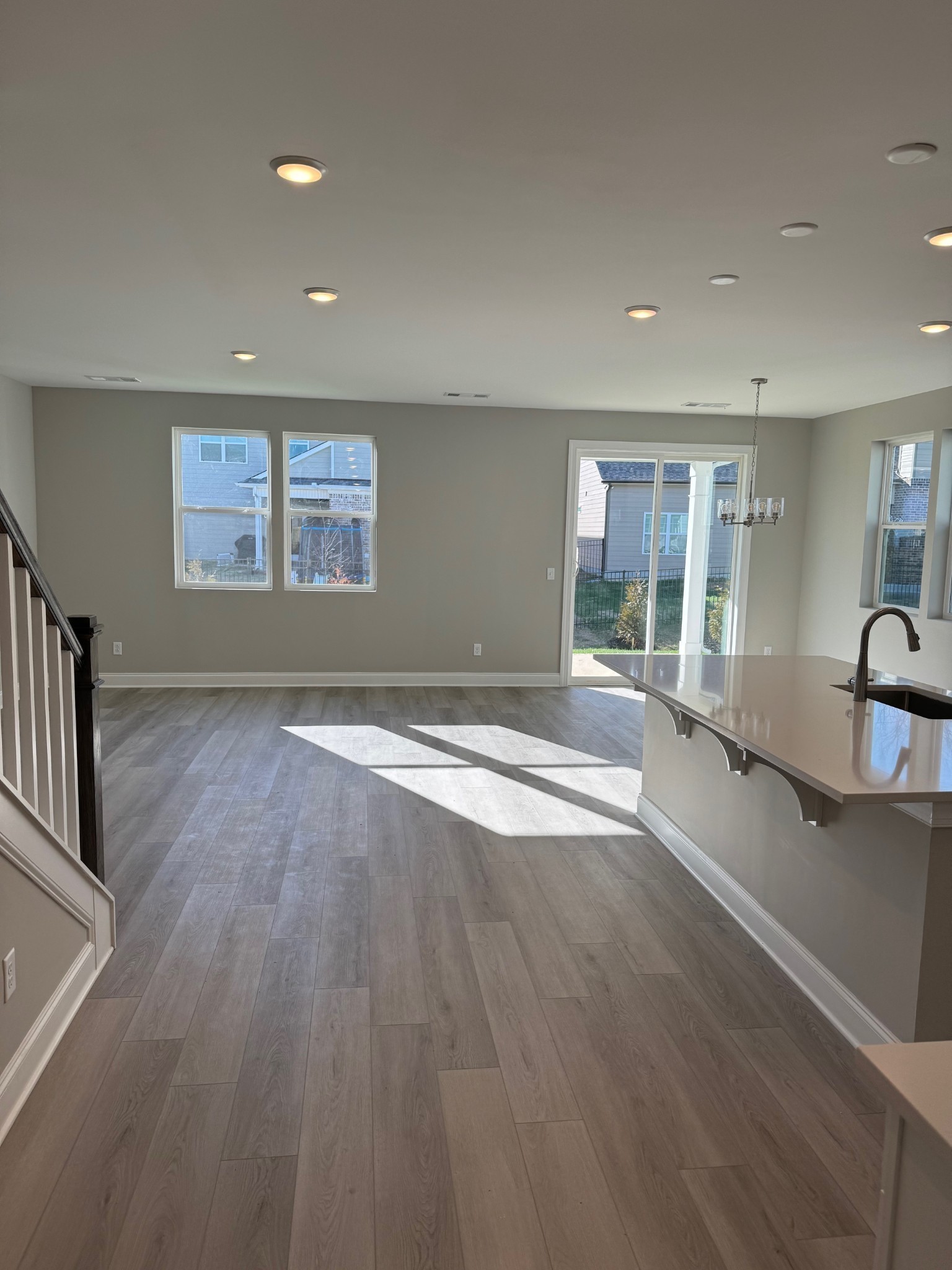 Image 4 of 16 For 4000 6th Avenue