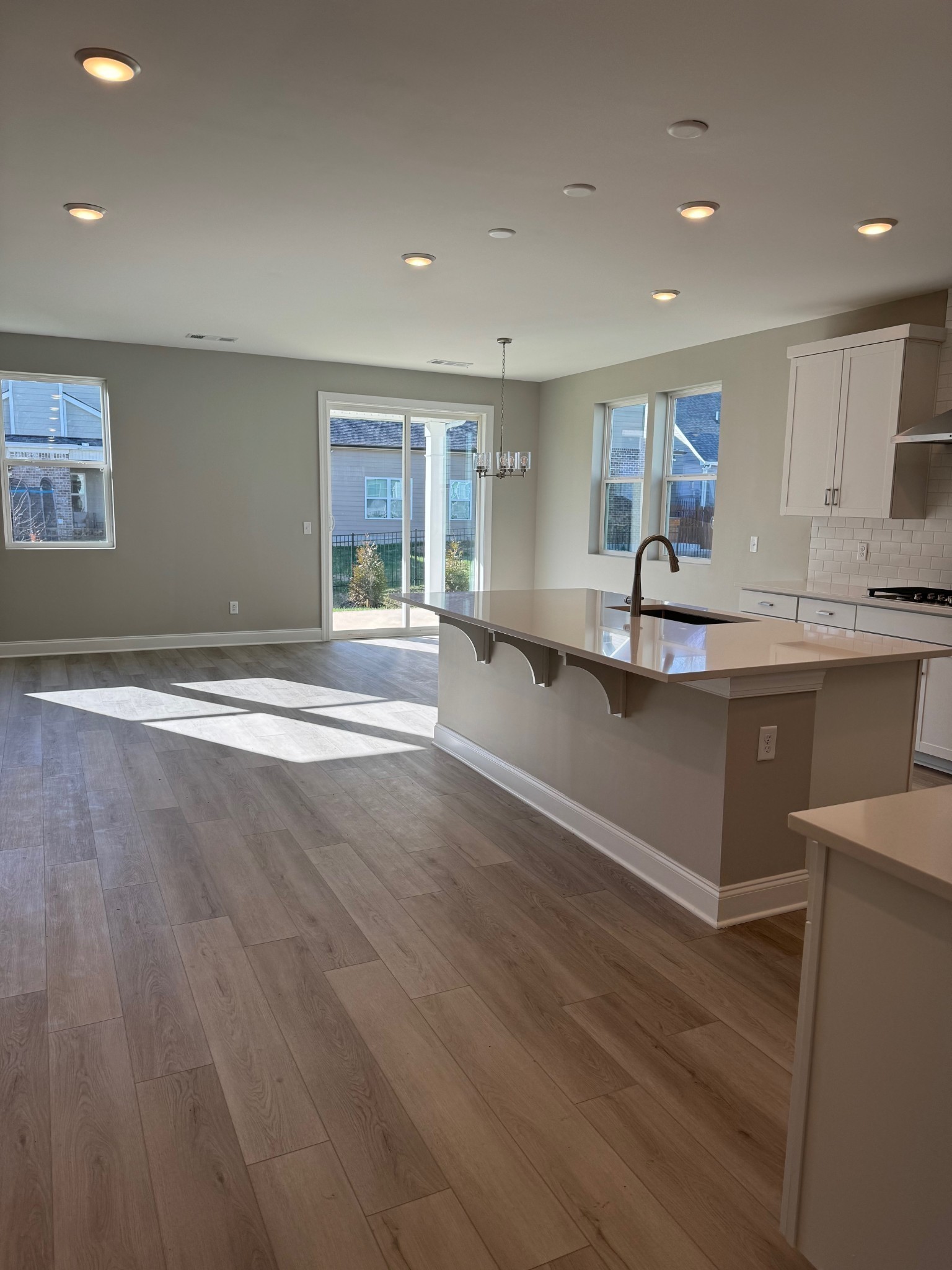 Image 6 of 16 For 4000 6th Avenue