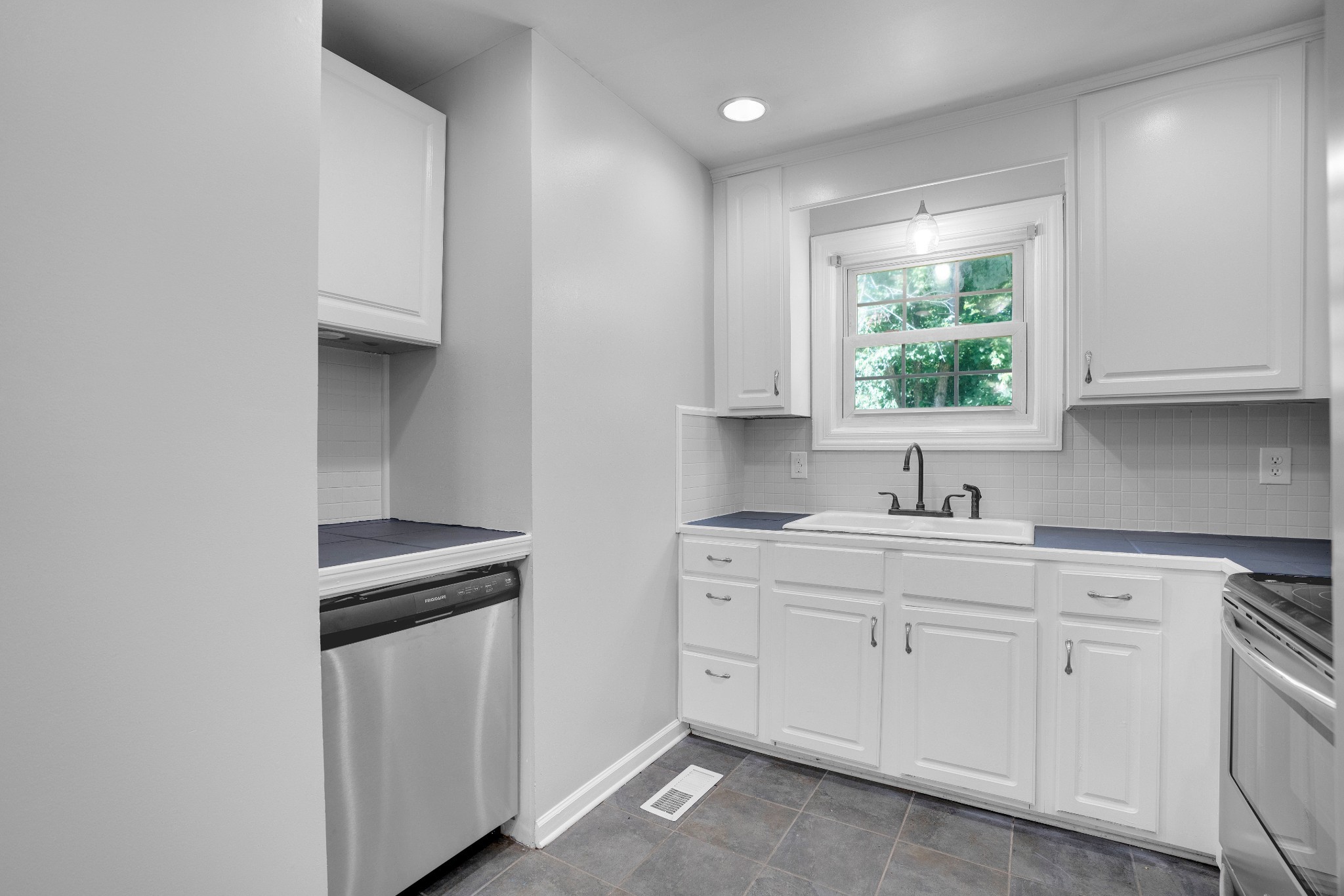 Image 11 of 85 For 402 127th Place