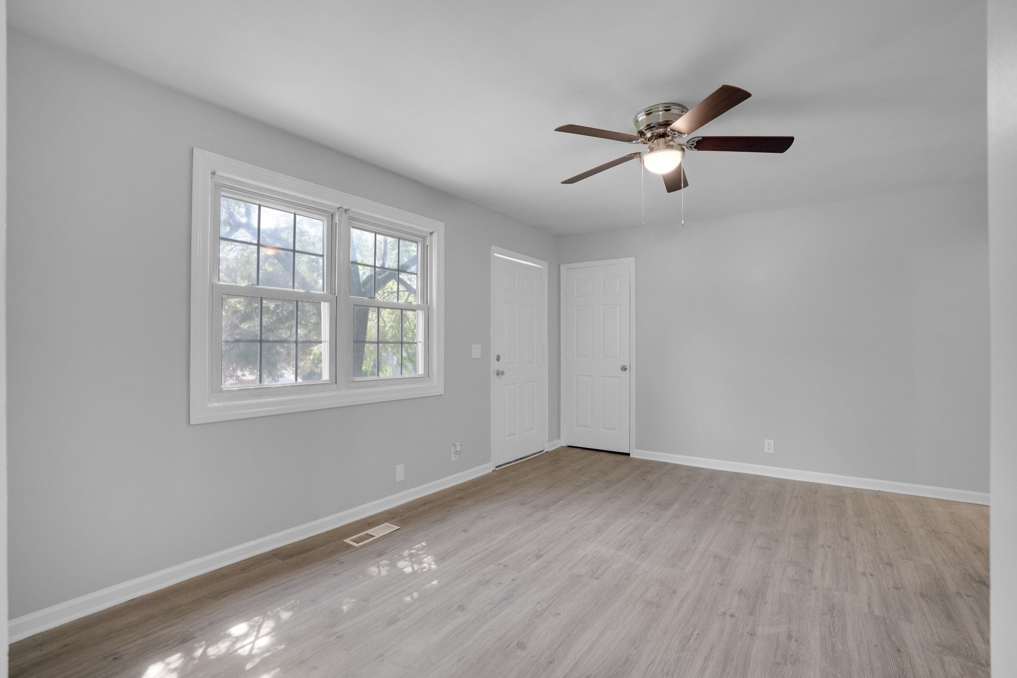 Image 6 of 85 For 402 127th Place
