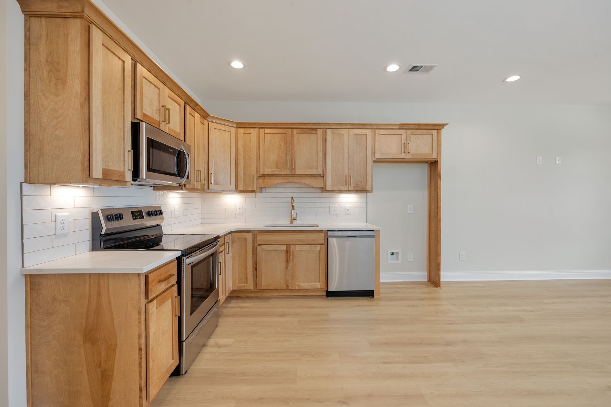 Image 13 of 26 For 5960 Pine Avenue