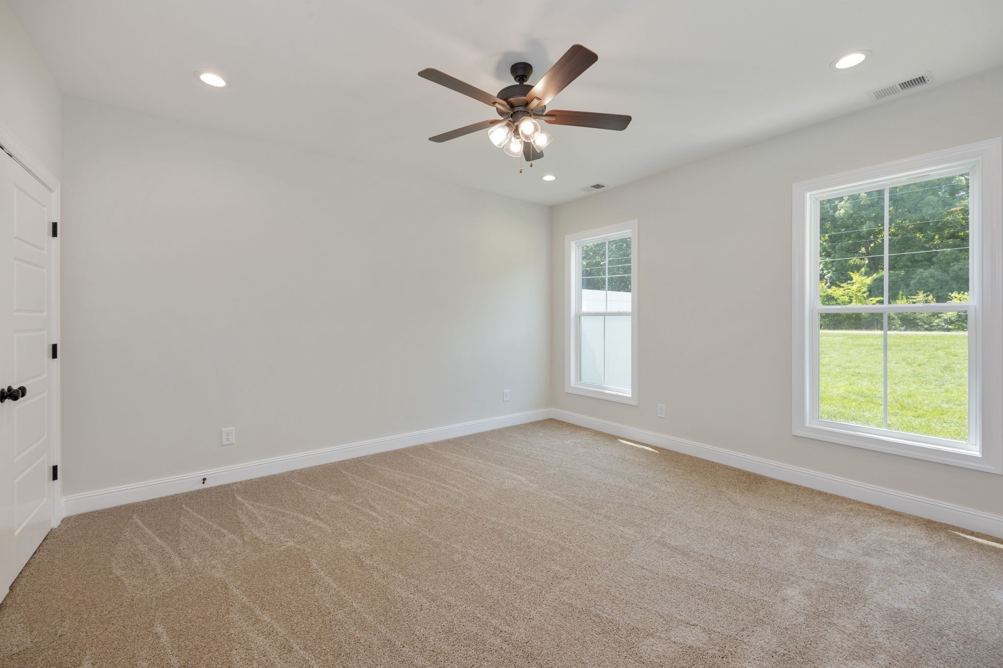 Image 17 of 26 For 5960 Pine Avenue